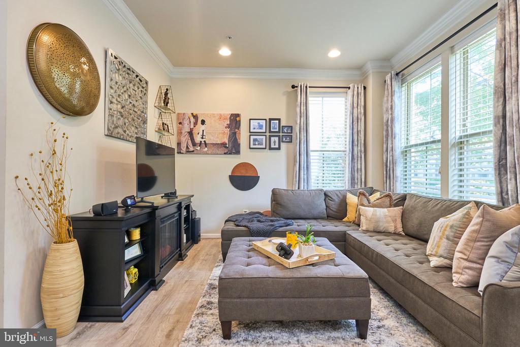 866 REGENTS SQUARE Unit: 336