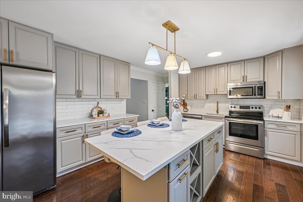 758 GLENEAGLES DRIVE