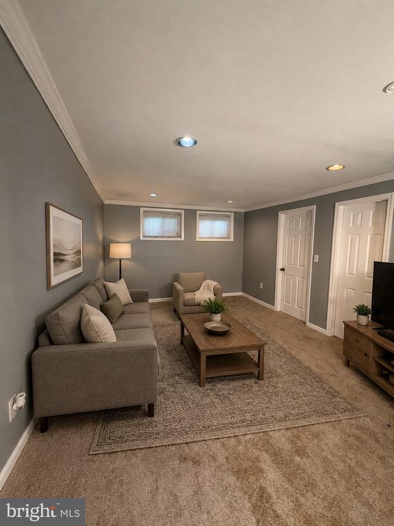 6203 MIDDLETON LANE