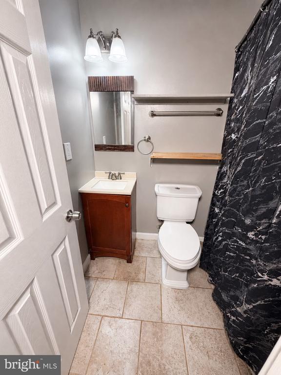 6203 MIDDLETON LANE