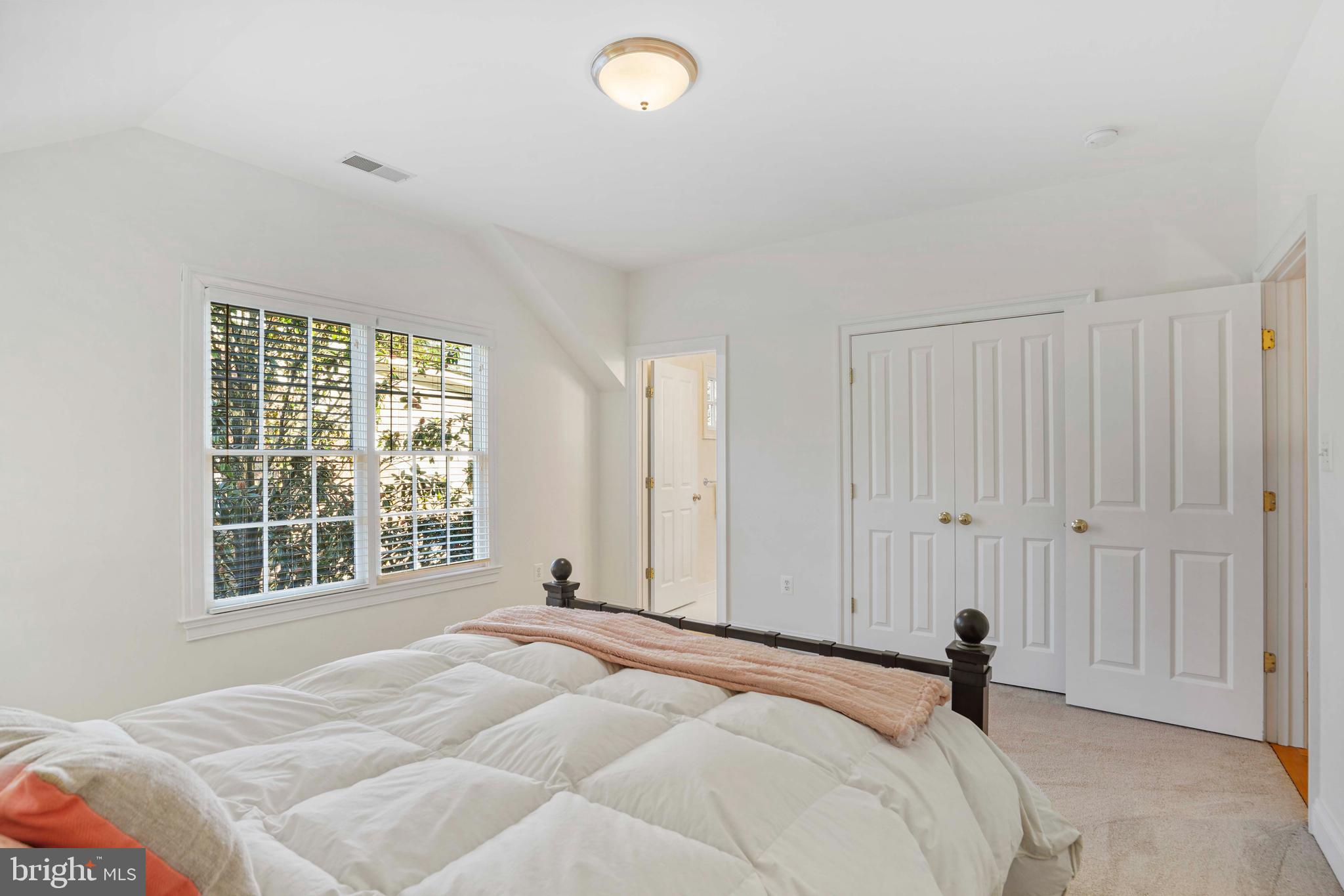 3077 N QUINCY STREET