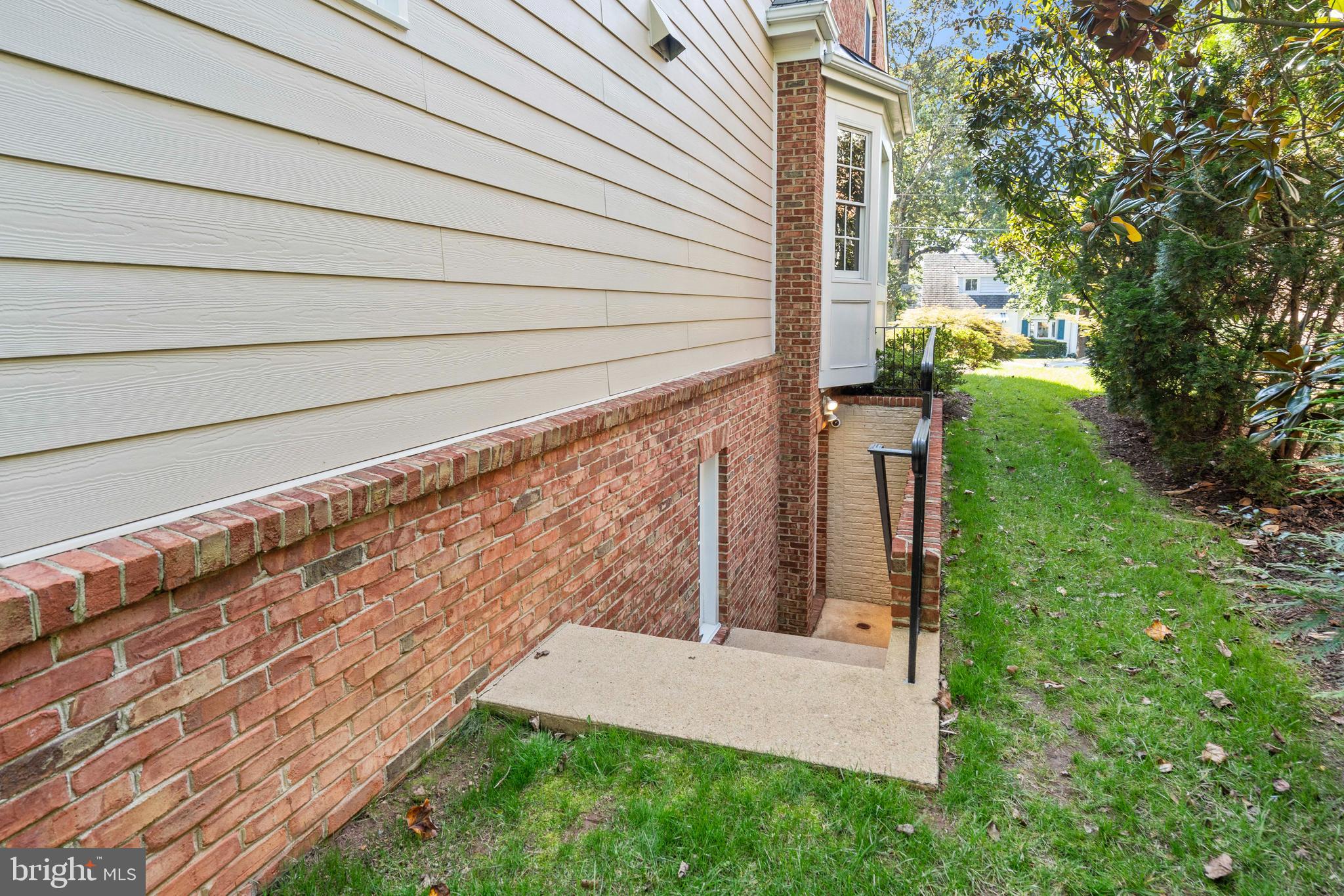 3077 N QUINCY STREET