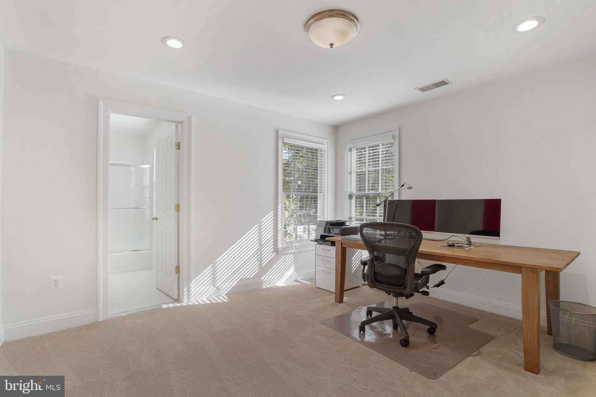 3077 N QUINCY STREET