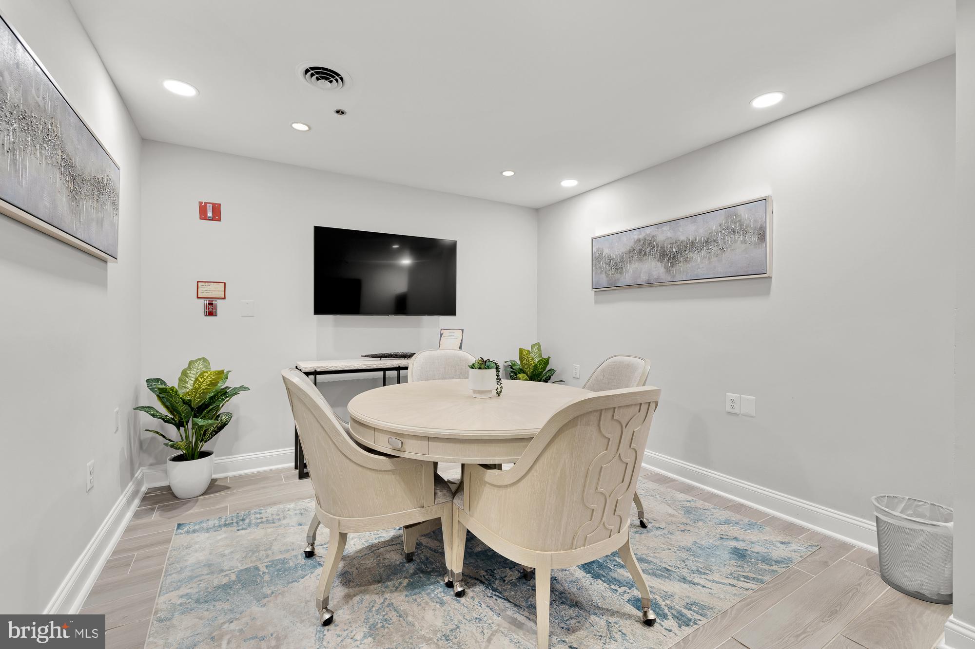 1001 N VERMONT STREET 409