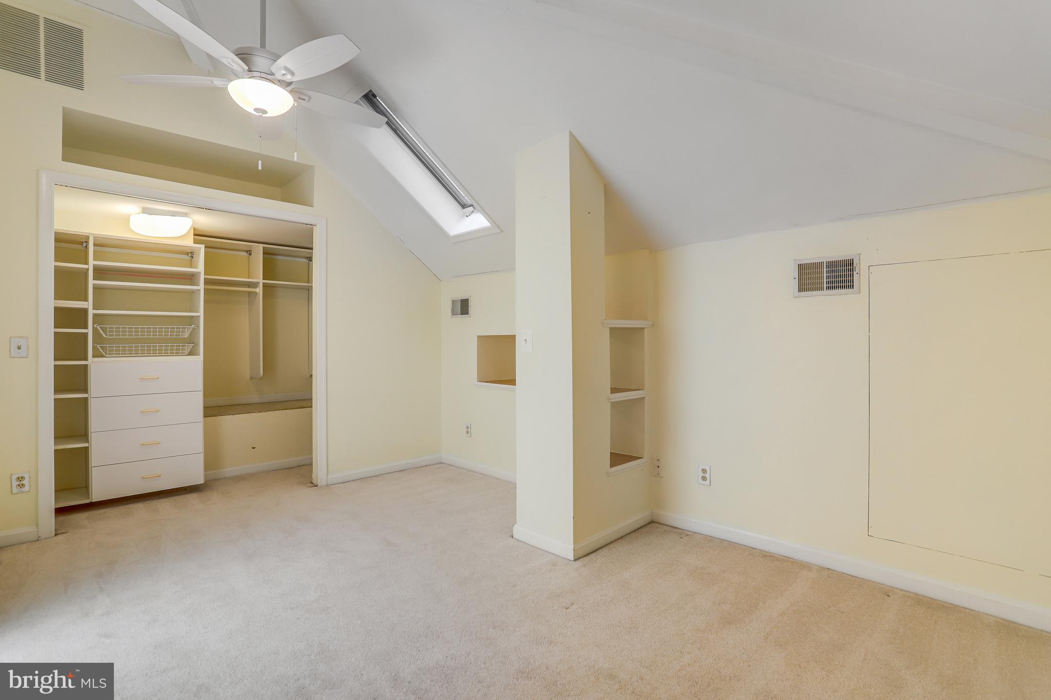 2471 N WAKEFIELD COURT