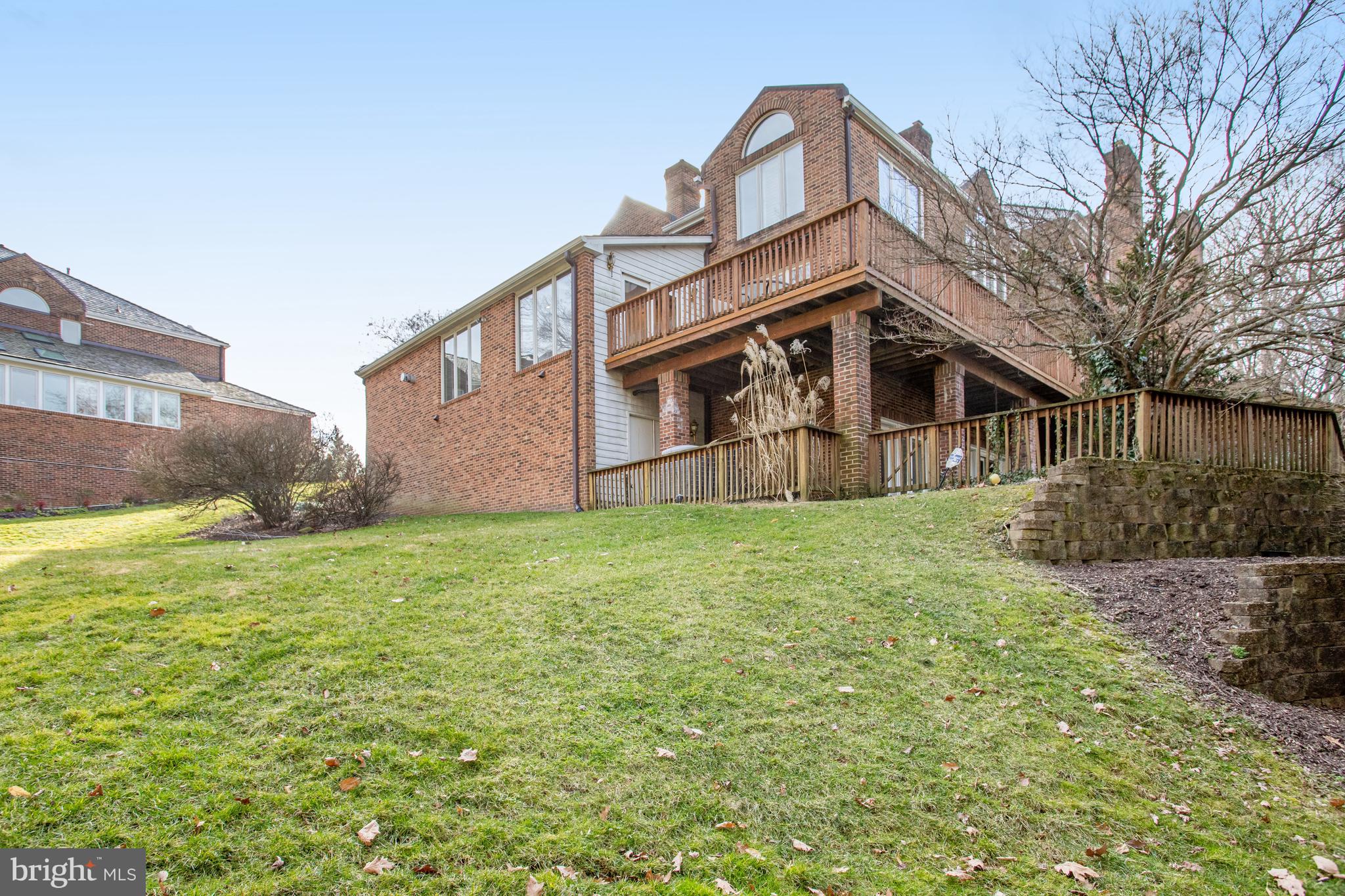 2471 N WAKEFIELD COURT
