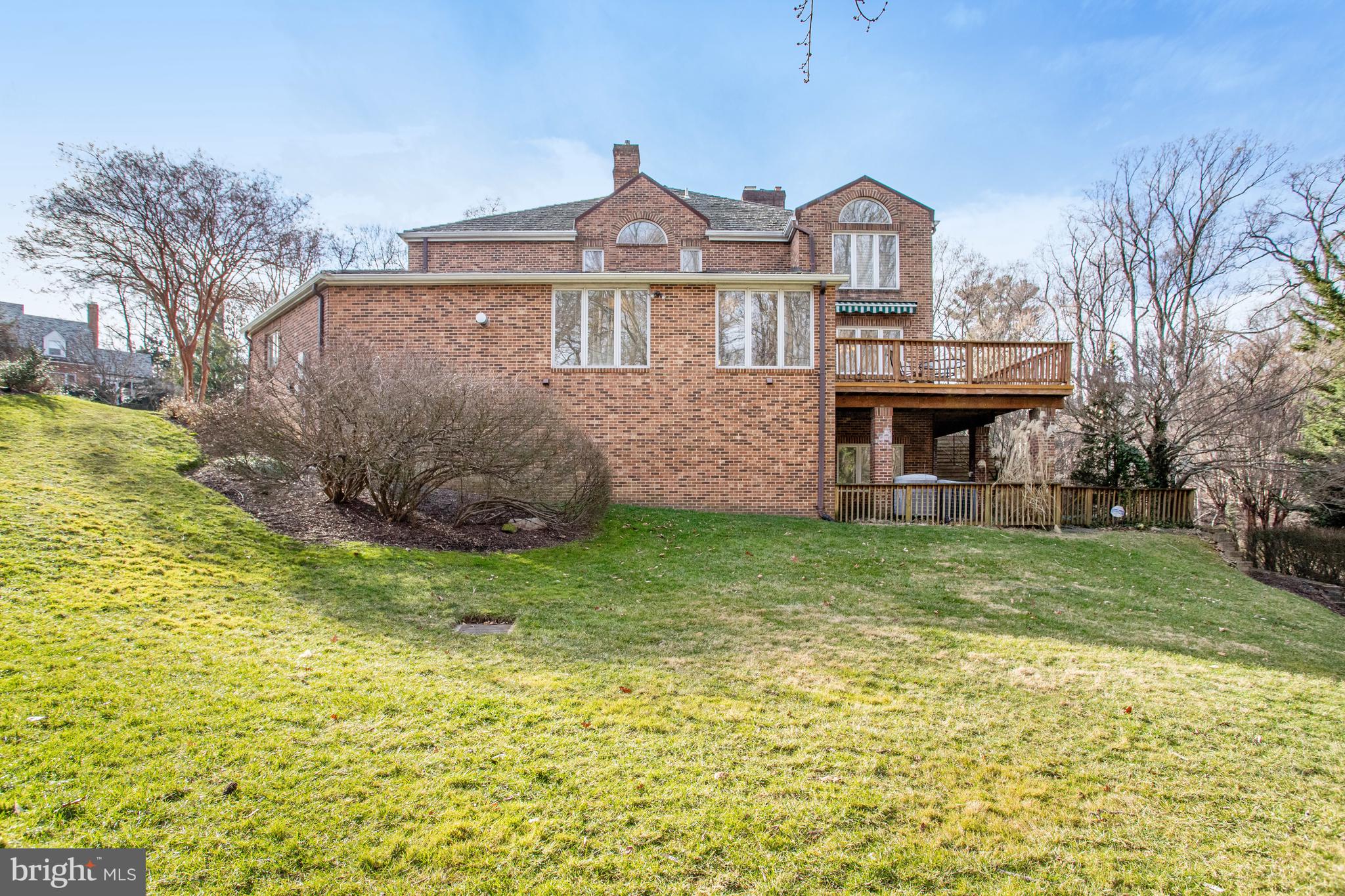 2471 N WAKEFIELD COURT