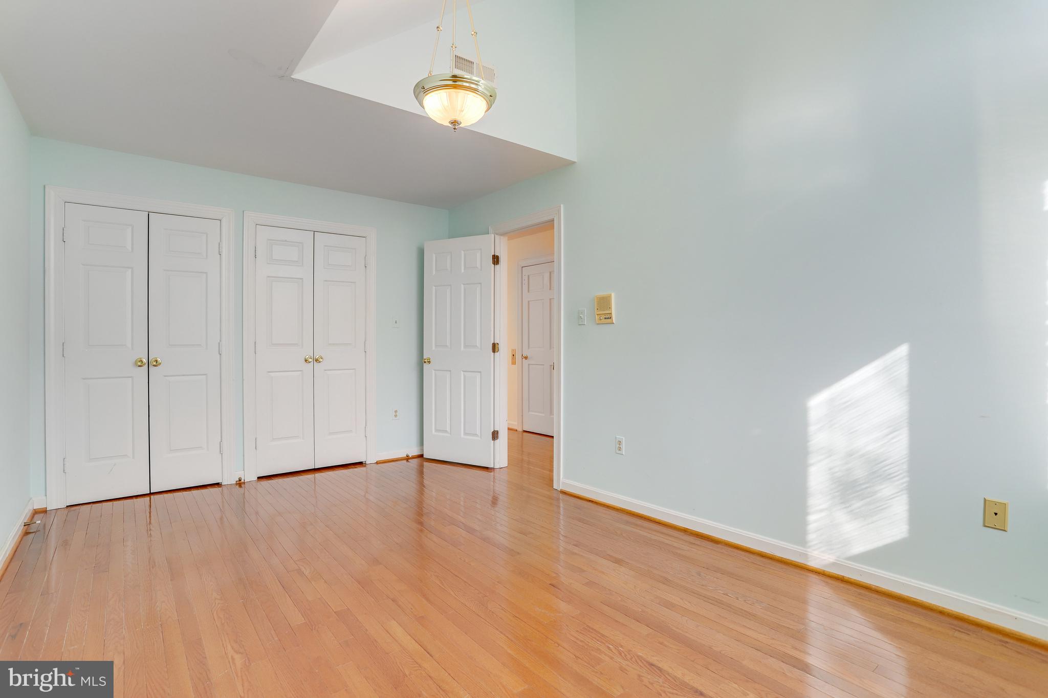 2471 N WAKEFIELD COURT