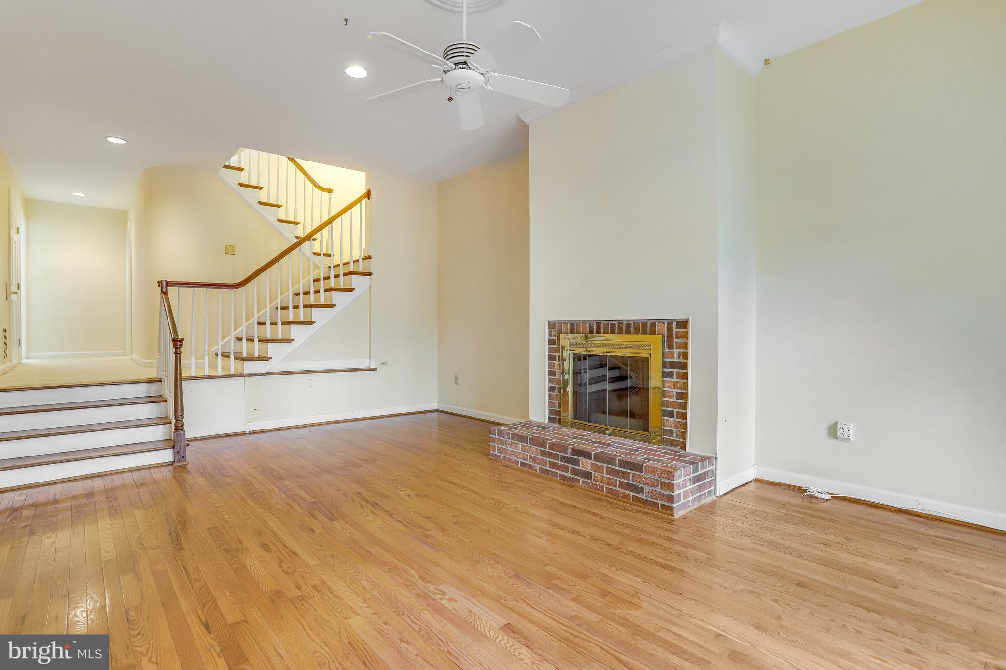 2471 N WAKEFIELD COURT