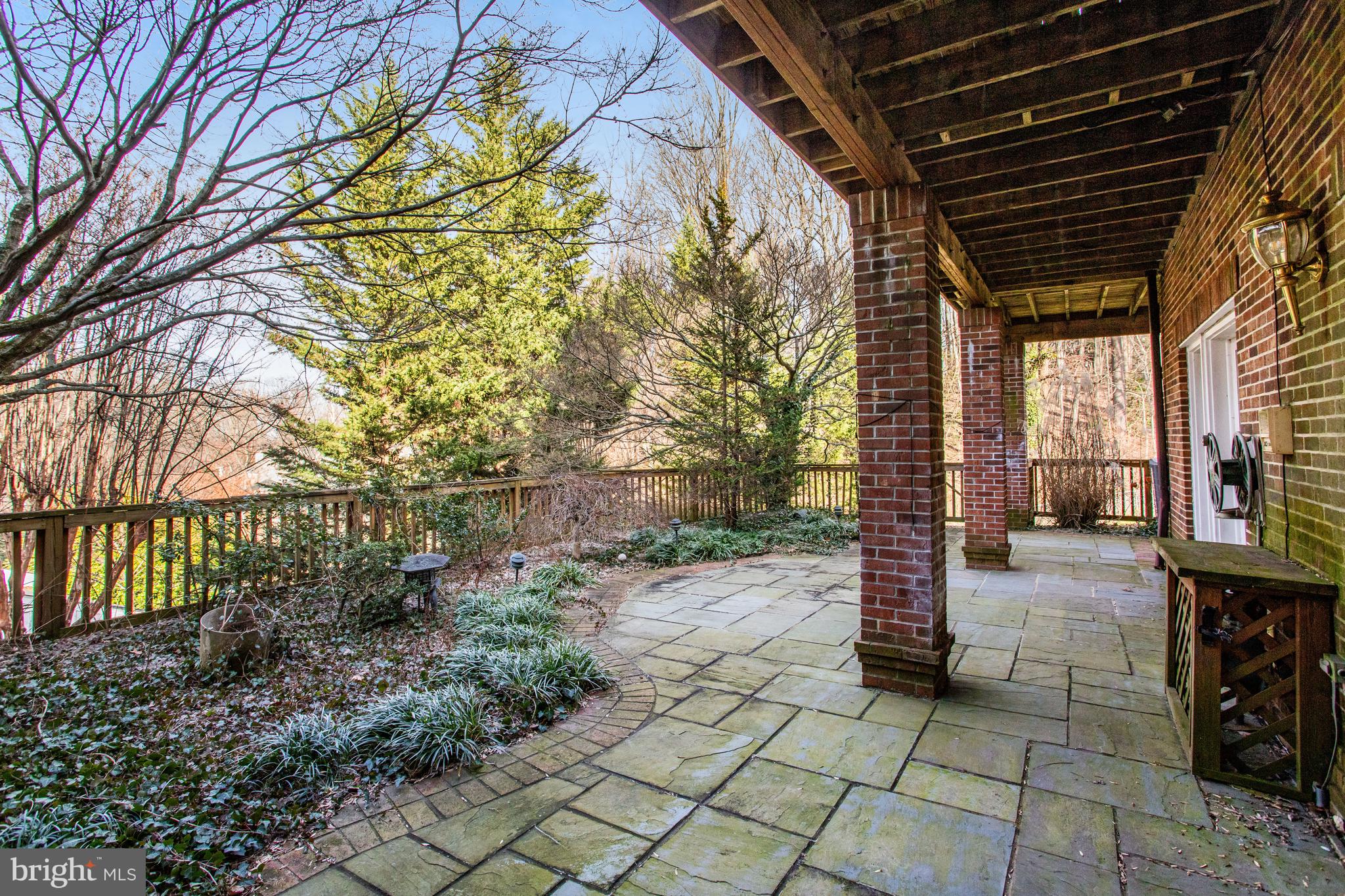 2471 N WAKEFIELD COURT