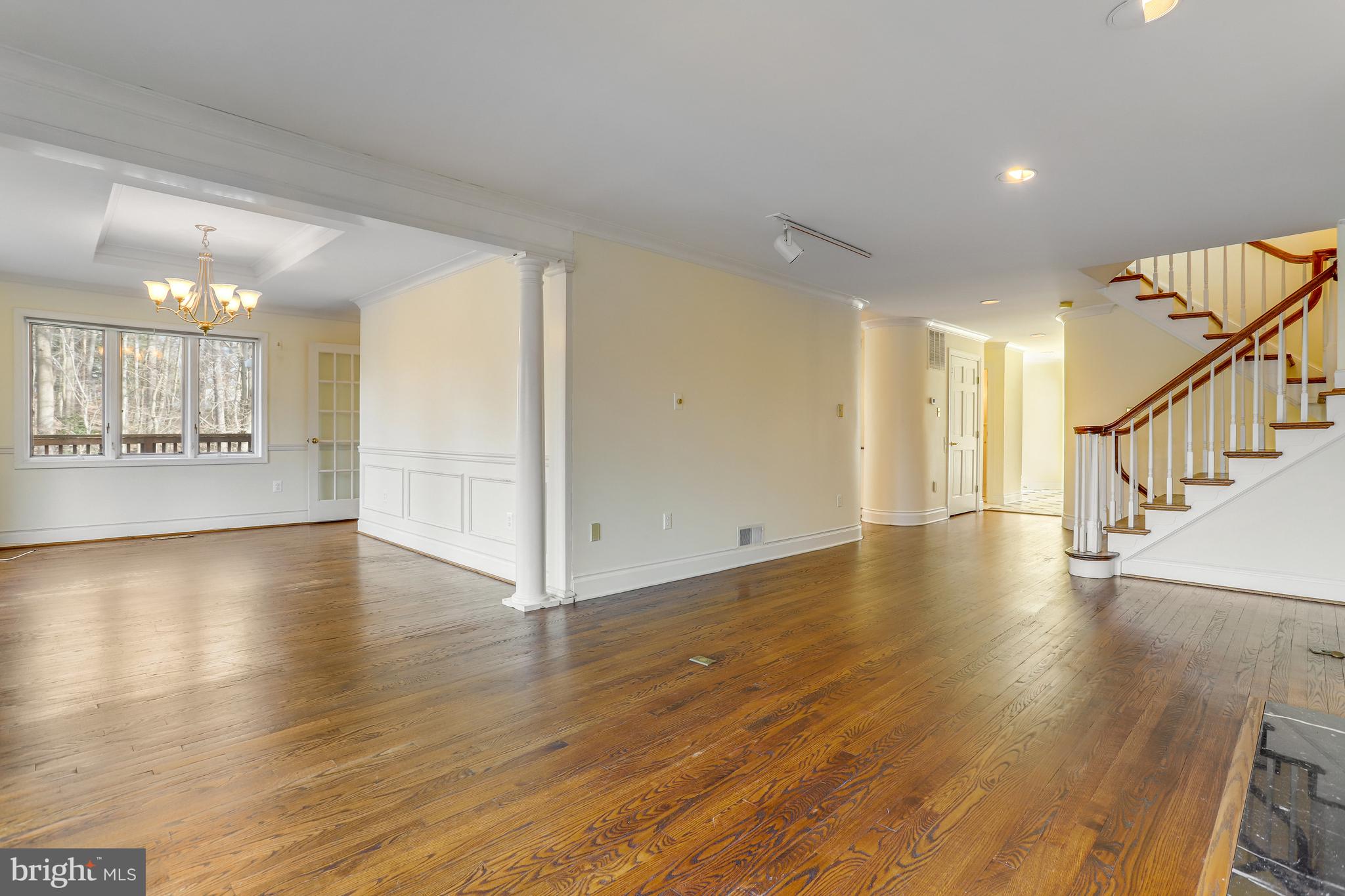 2471 N WAKEFIELD COURT