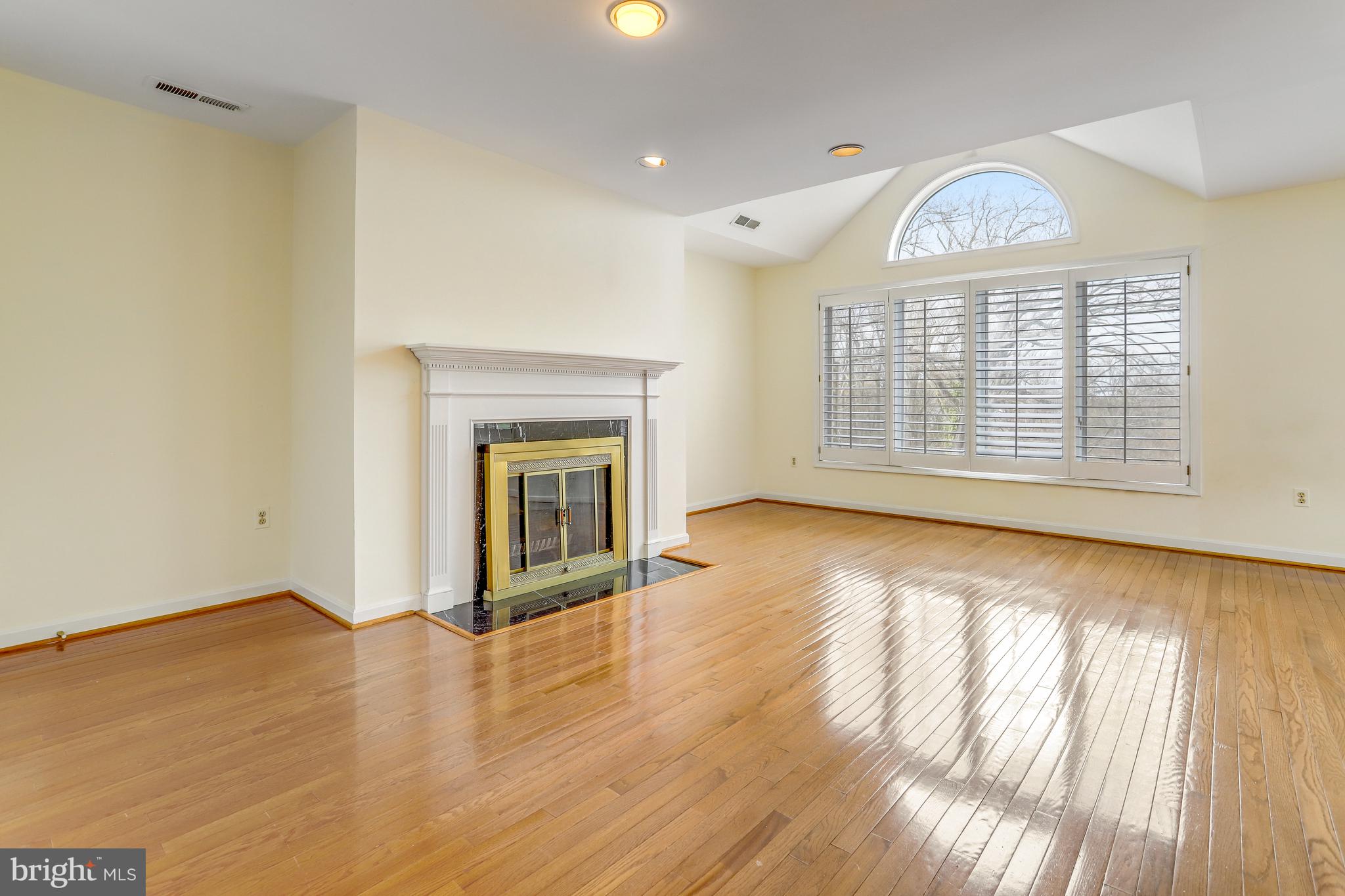 2471 N WAKEFIELD COURT