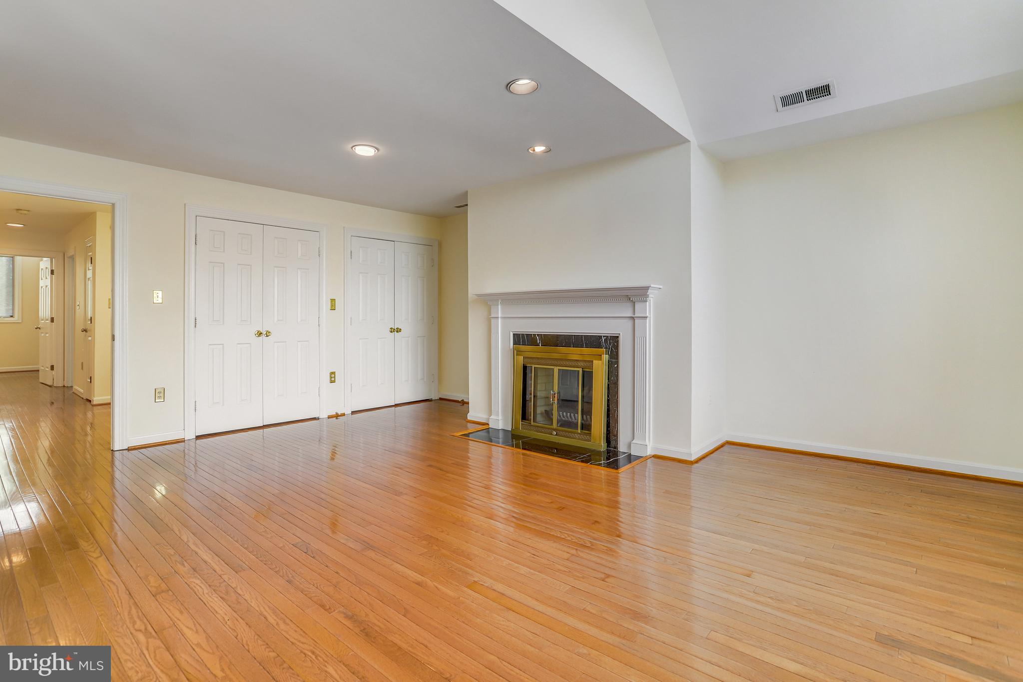 2471 N WAKEFIELD COURT