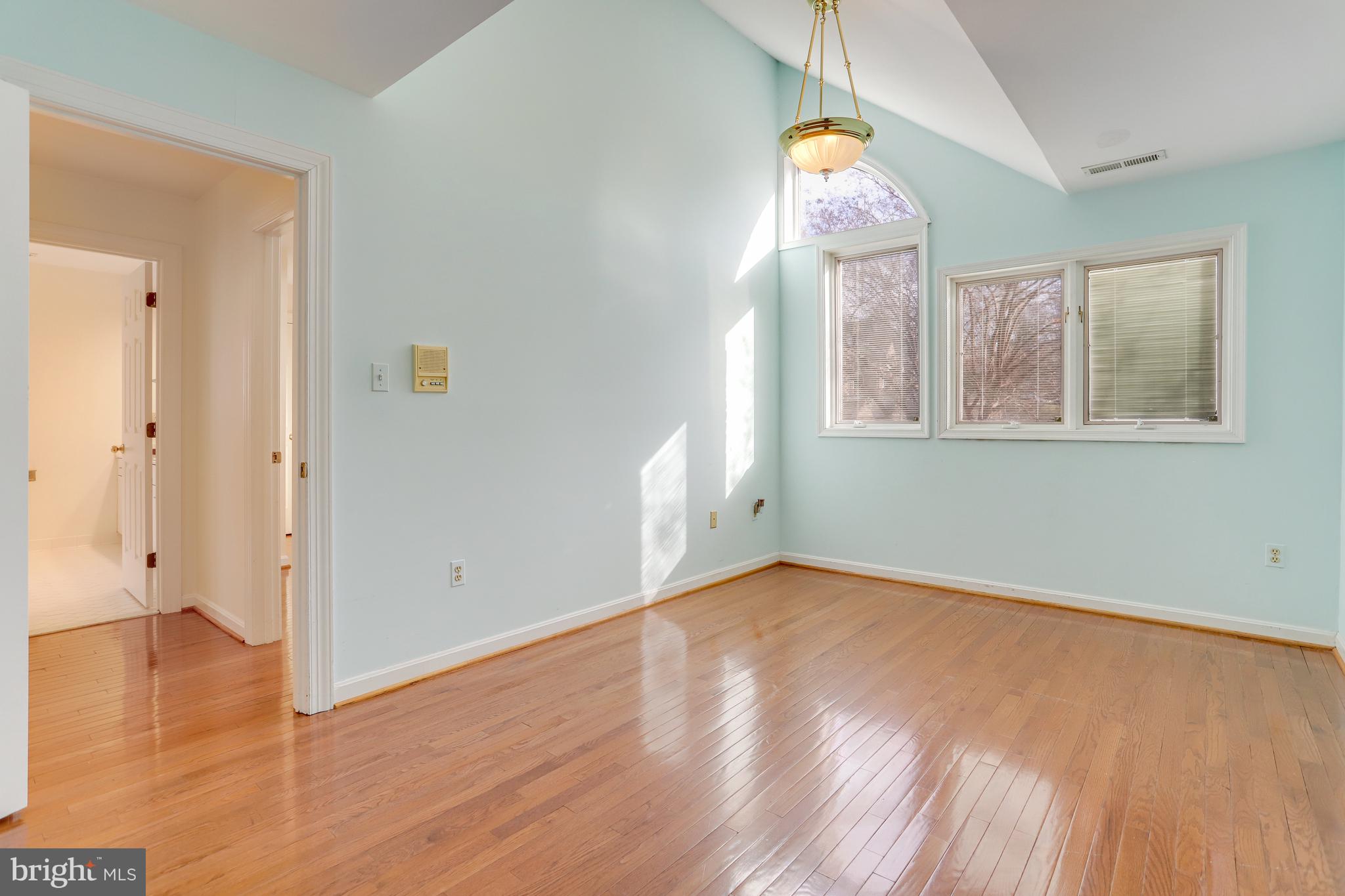2471 N WAKEFIELD COURT