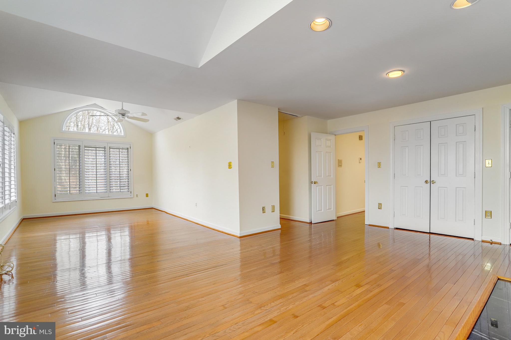 2471 N WAKEFIELD COURT
