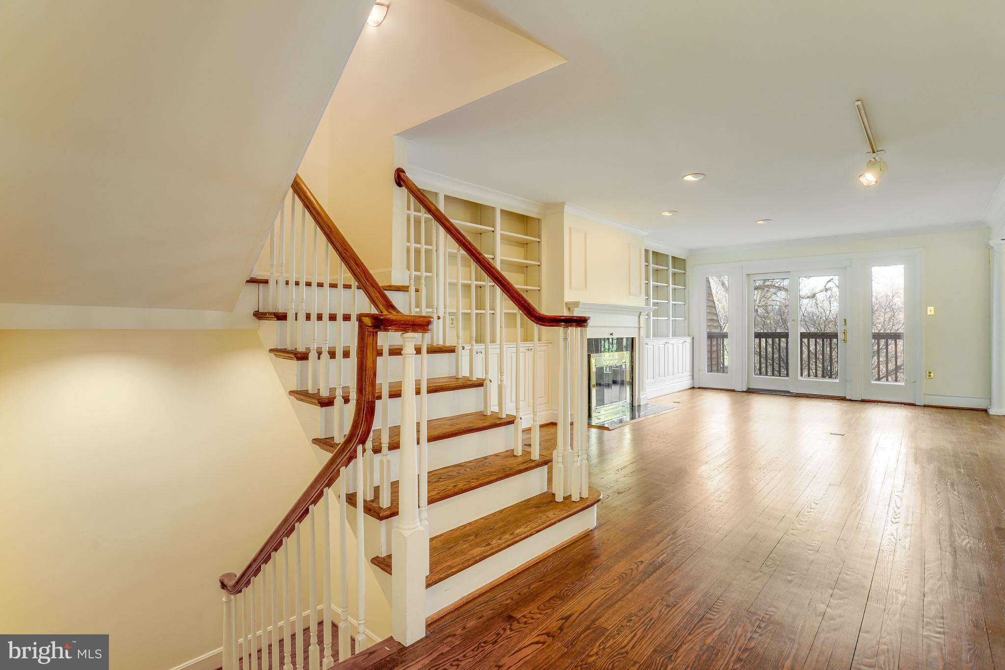 2471 N WAKEFIELD COURT