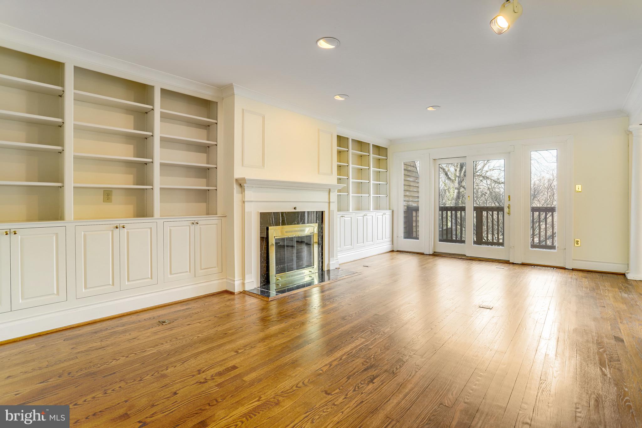 2471 N WAKEFIELD COURT