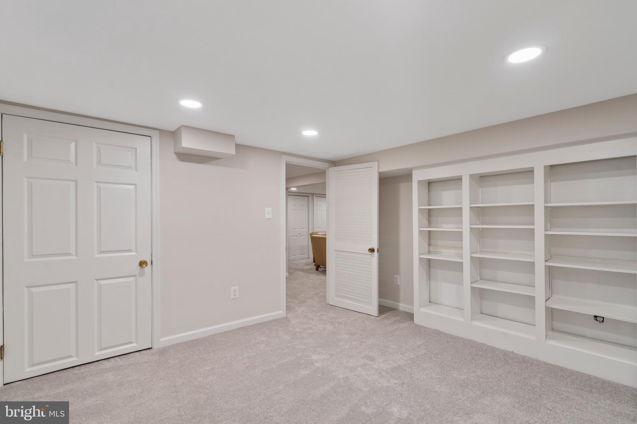 2830 N BEECHWOOD CIRCLE