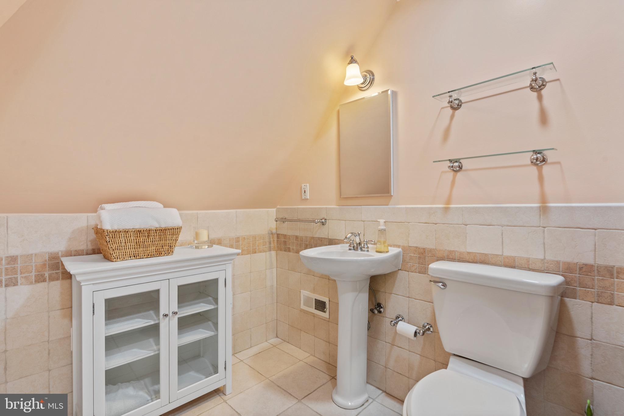 2830 N BEECHWOOD CIRCLE