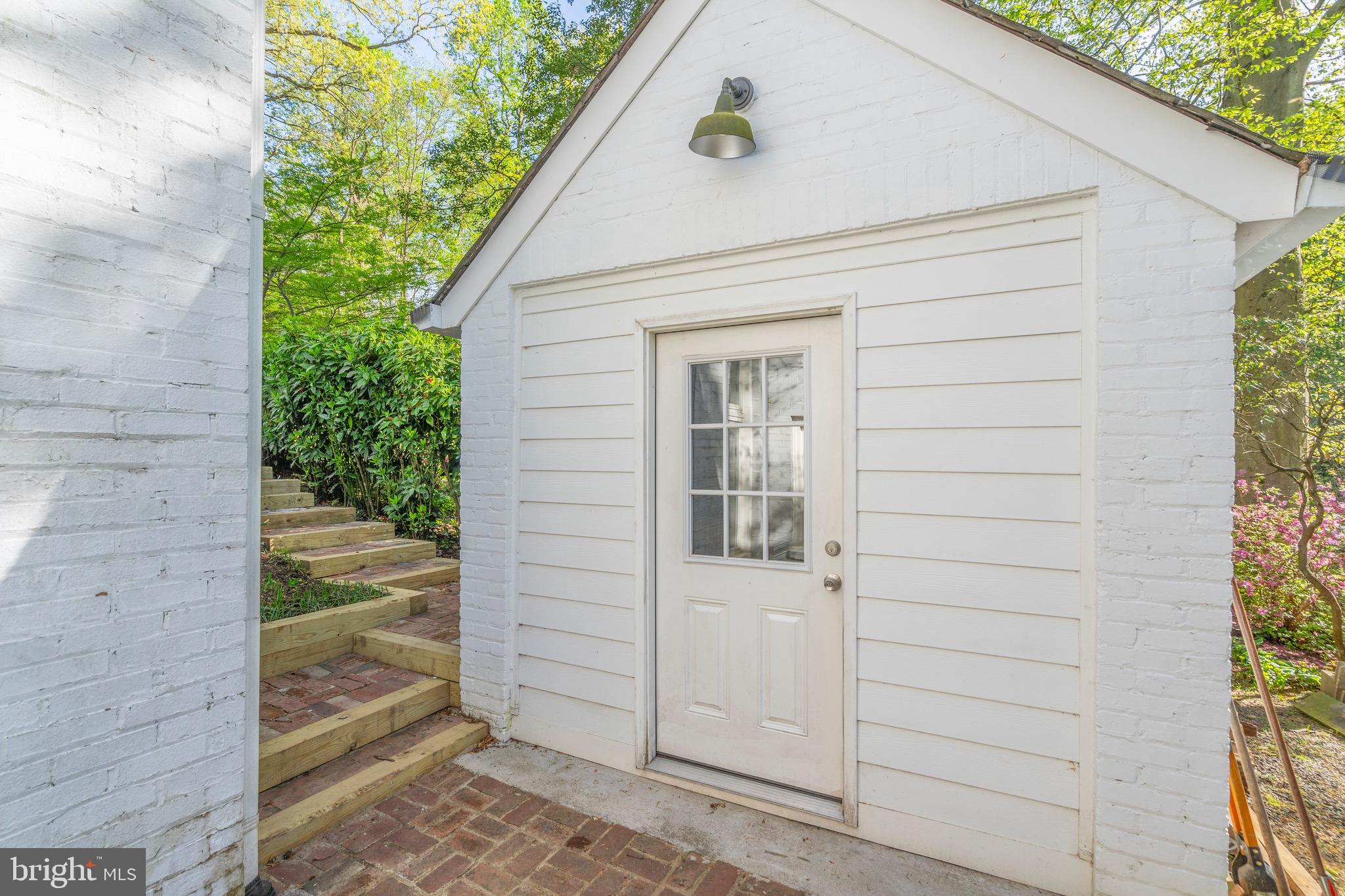 2830 N BEECHWOOD CIRCLE