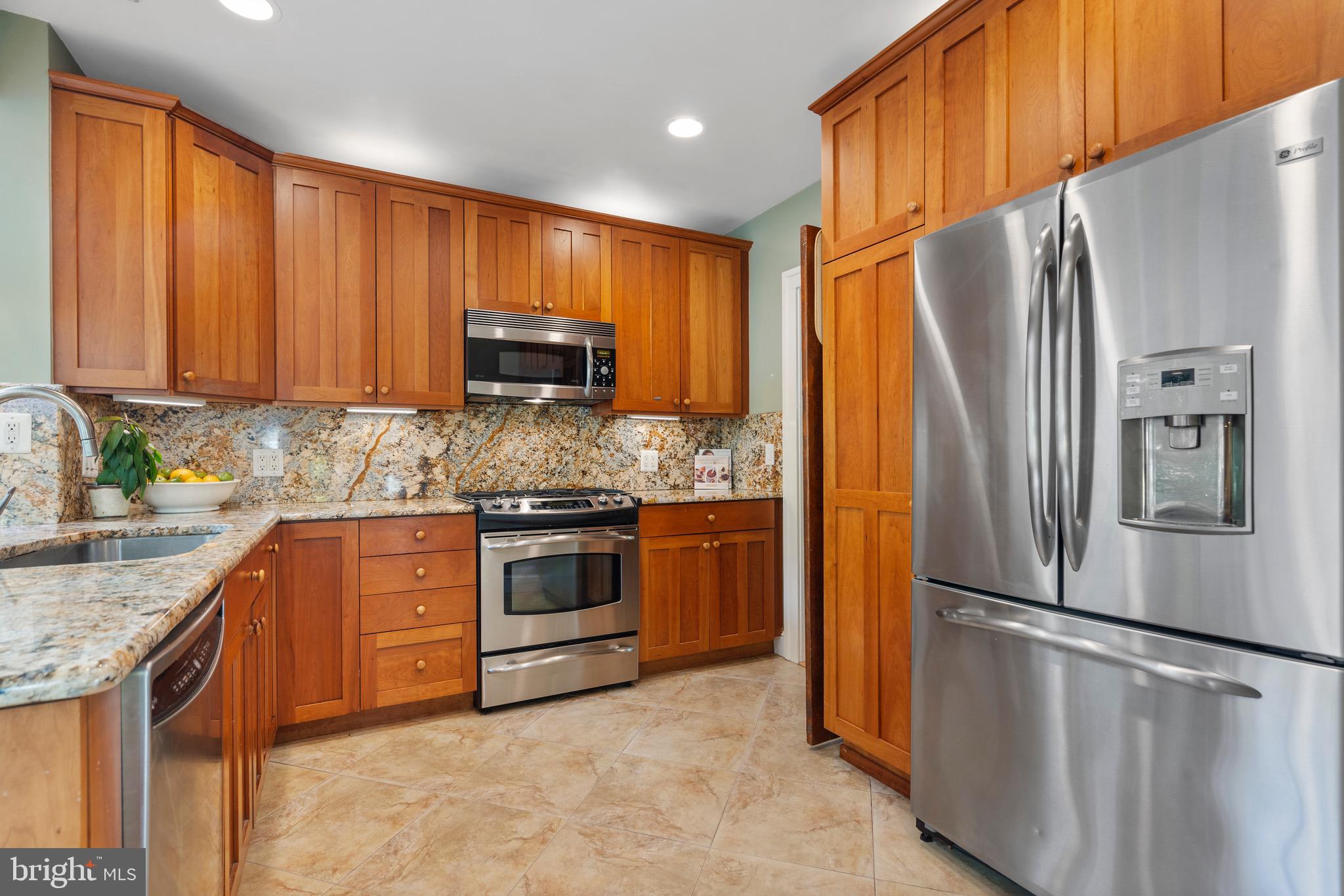 2830 N BEECHWOOD CIRCLE