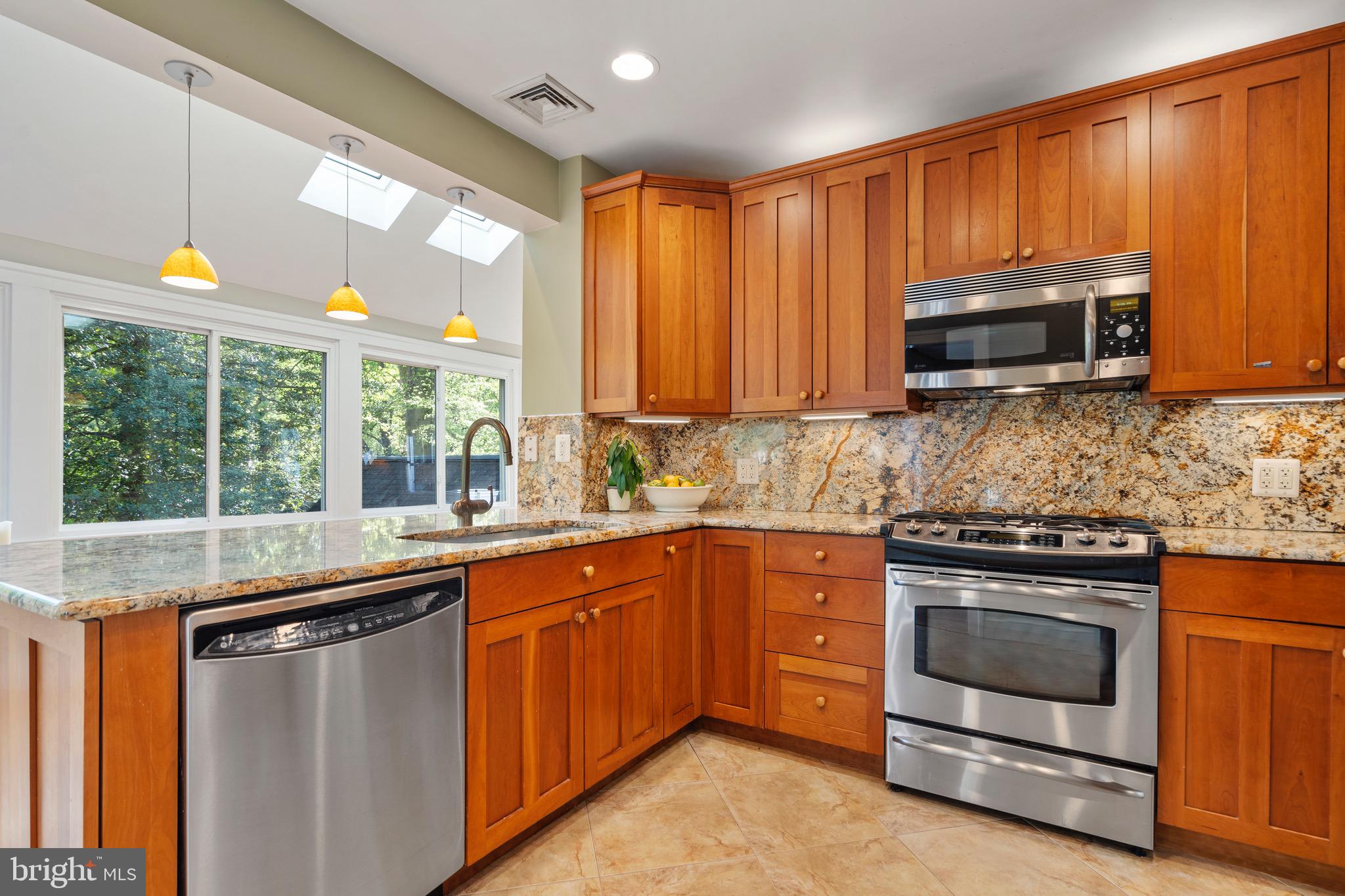 2830 N BEECHWOOD CIRCLE