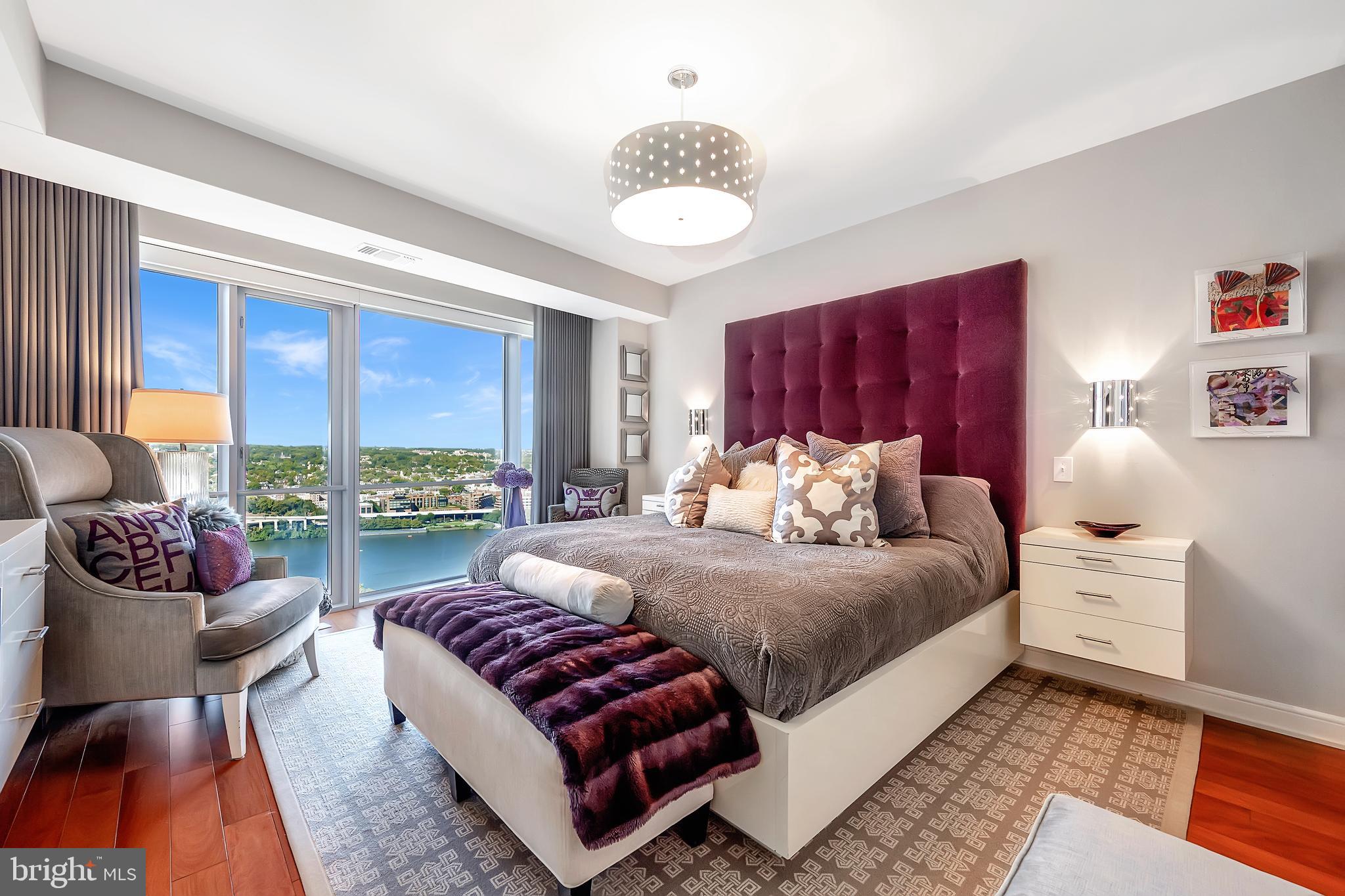 1111 19TH STREET N 2806