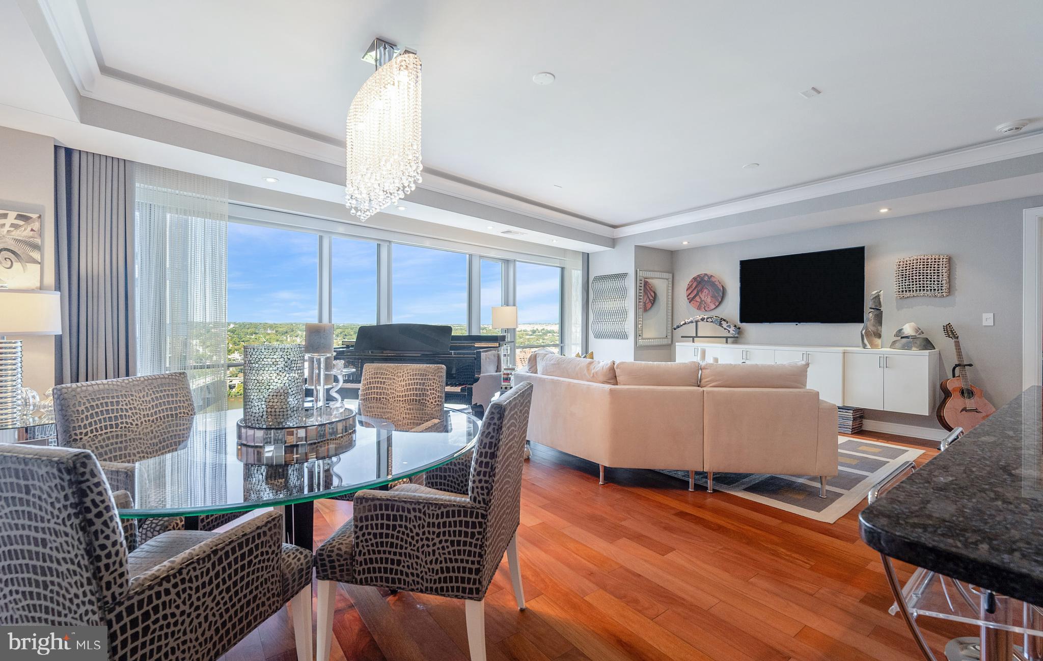 1111 19TH STREET N 2806