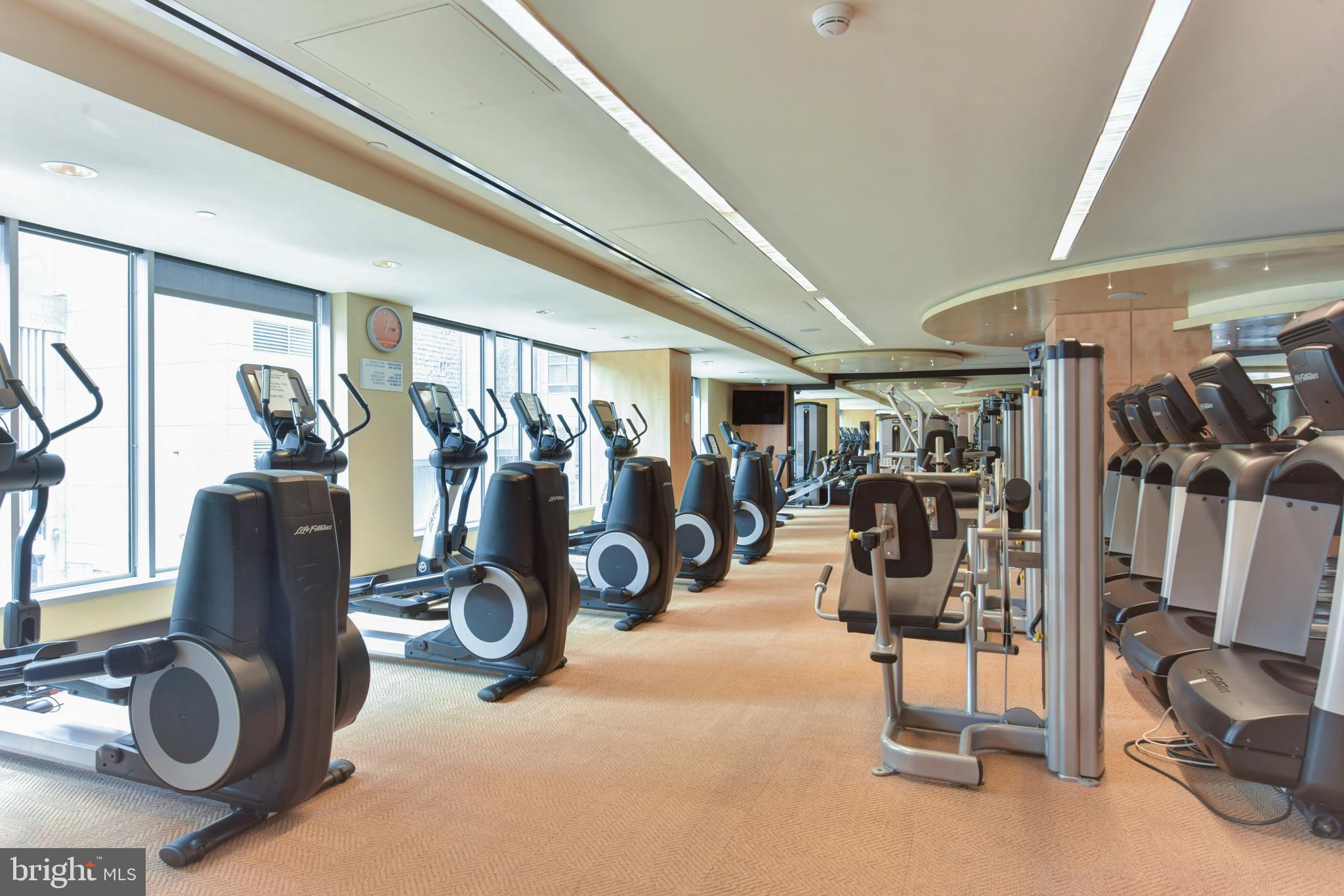 1111 19TH STREET N 2806