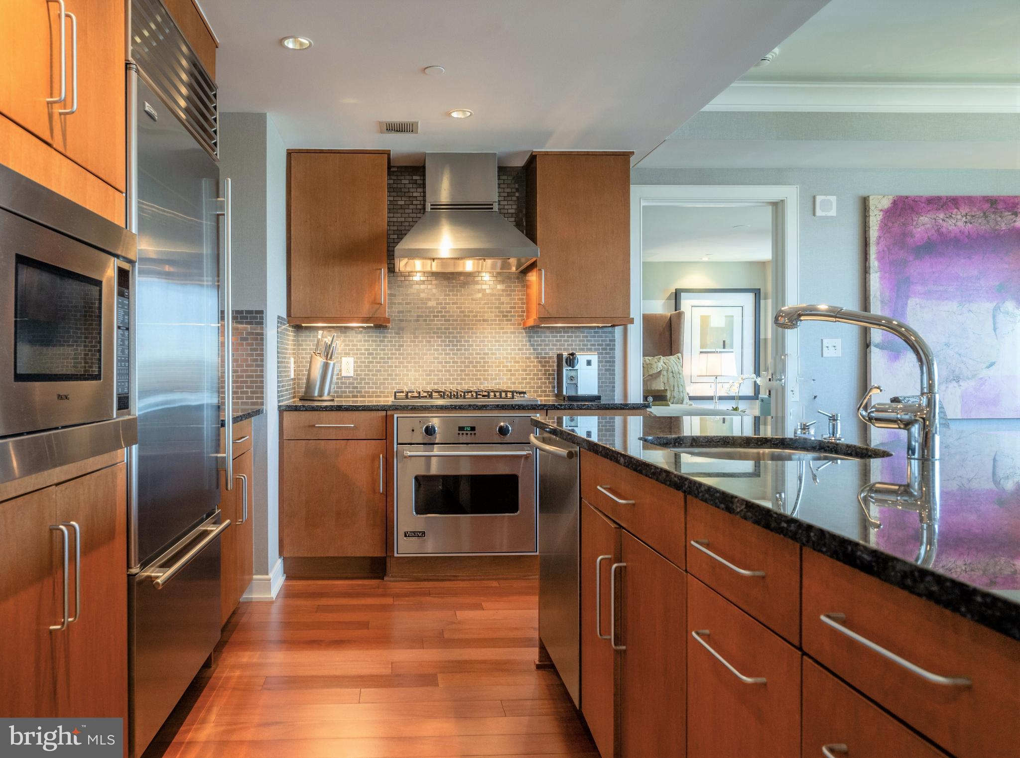 1111 19TH STREET N 2806