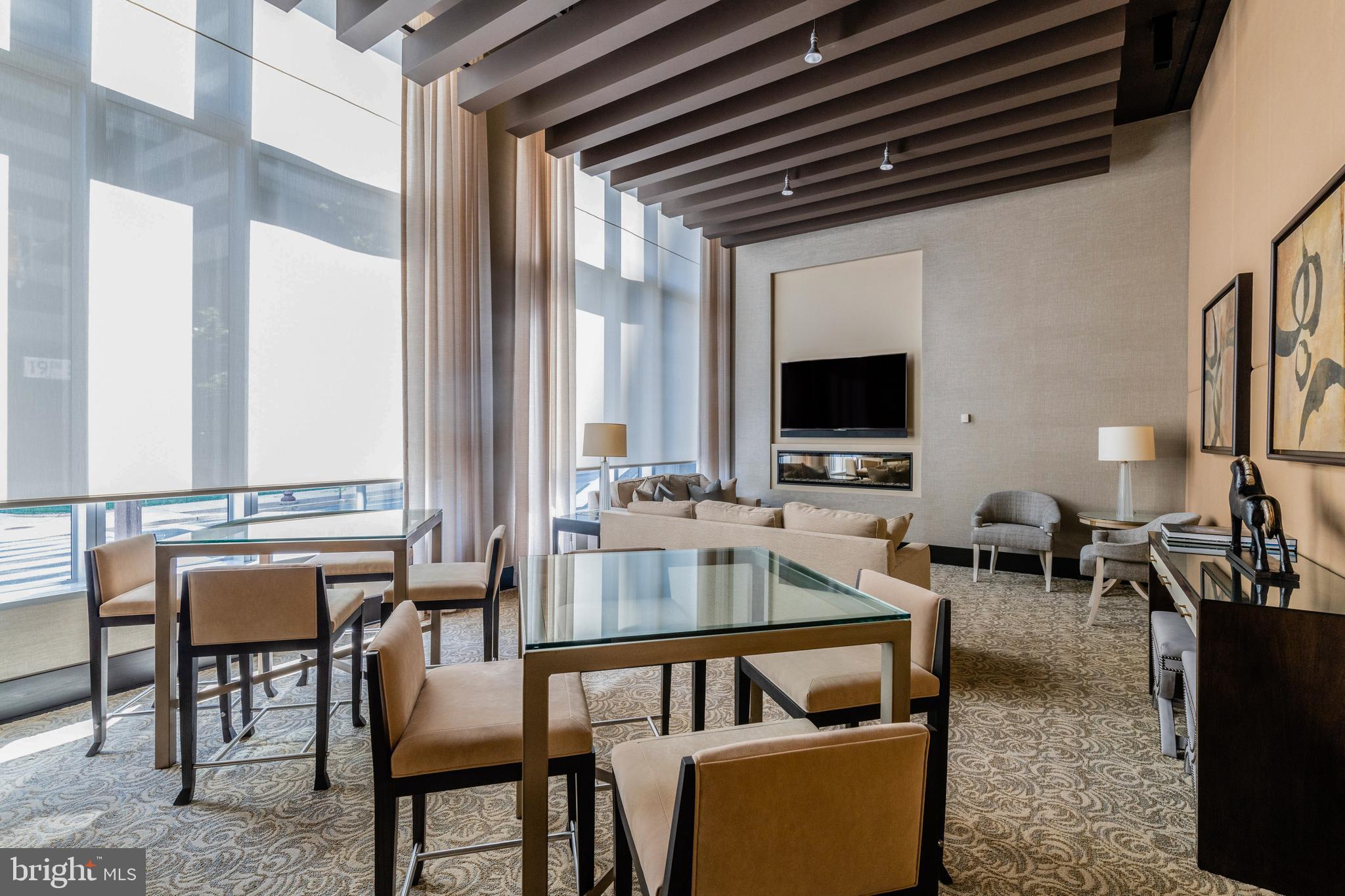 1111 19TH STREET N 2806