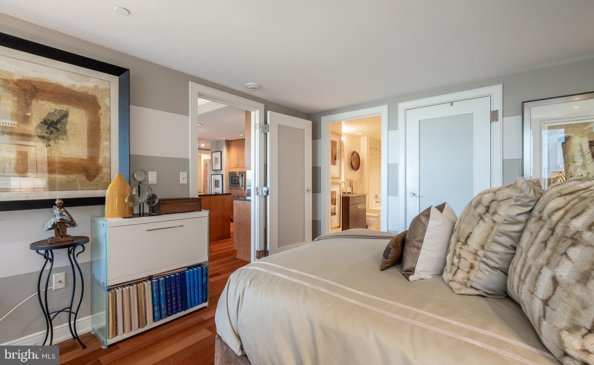 1111 19TH STREET N 2806