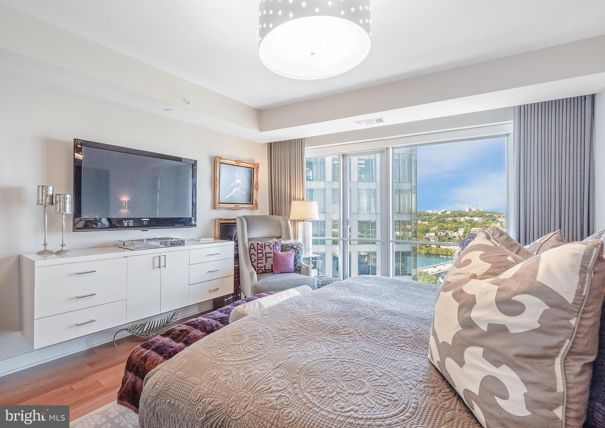 1111 19TH STREET N 2806