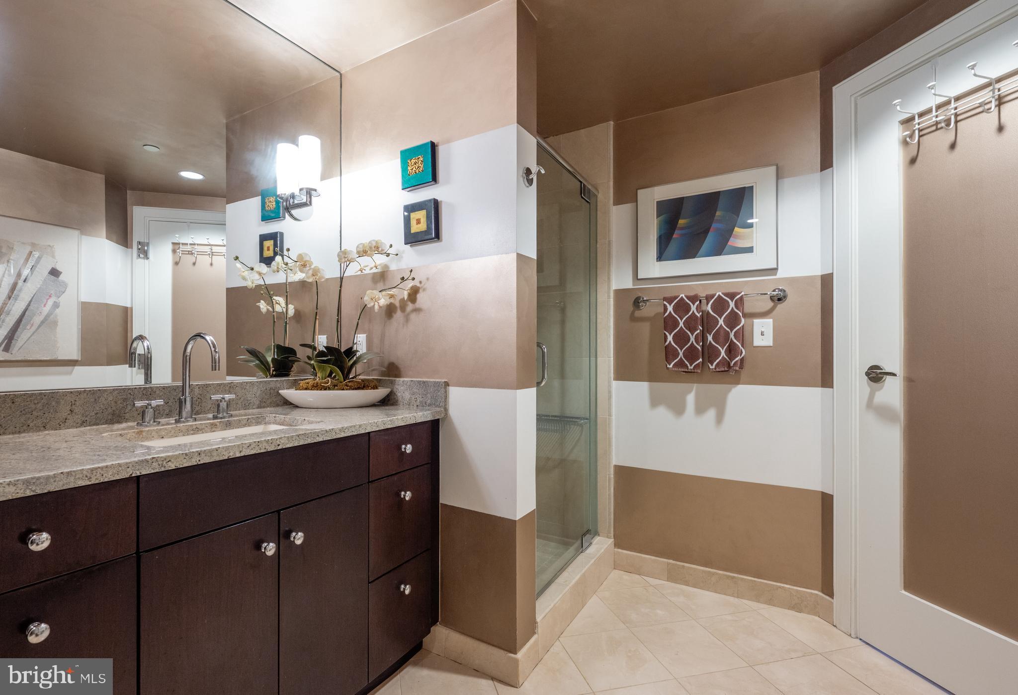 1111 19TH STREET N 2806