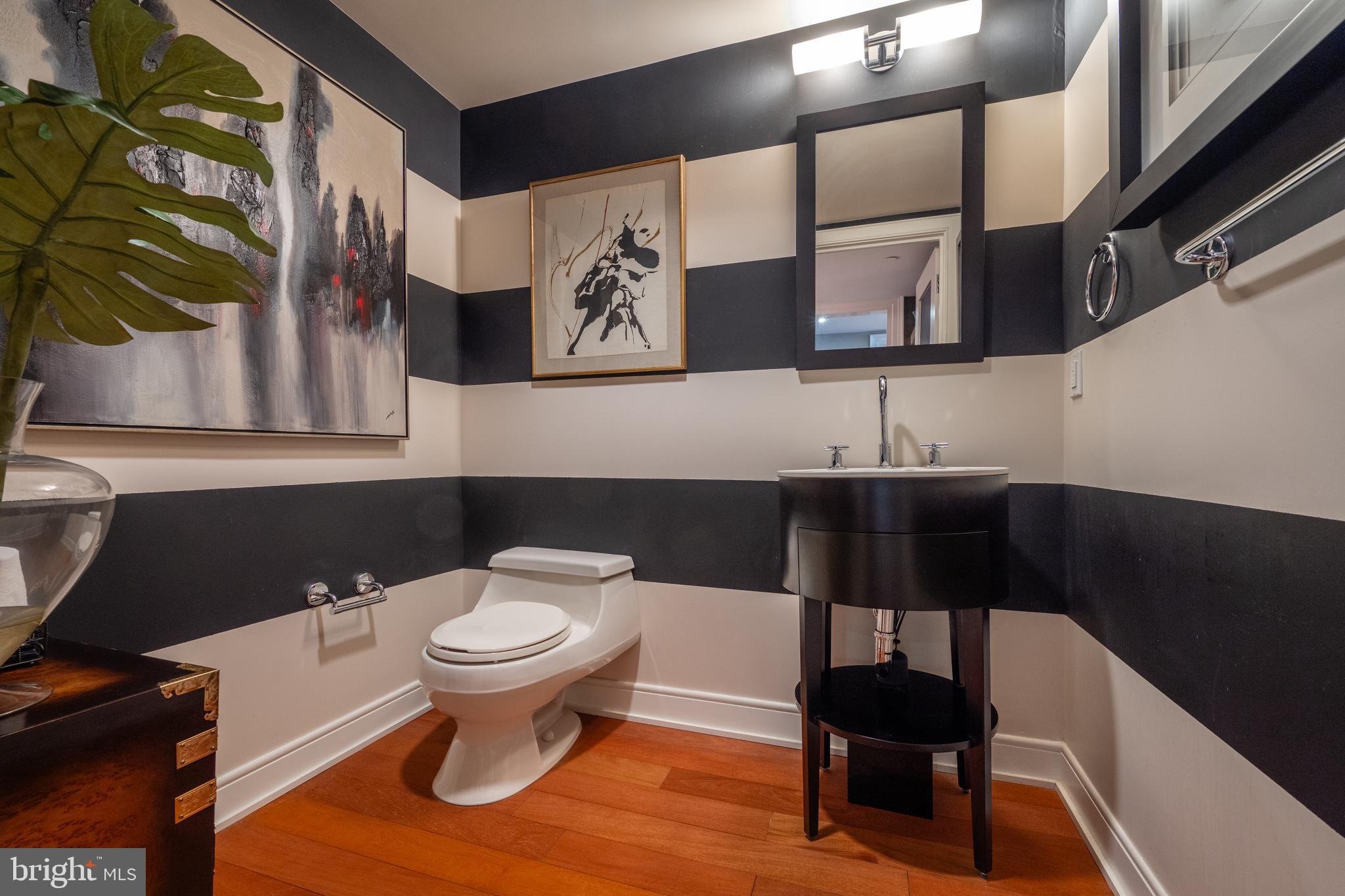 1111 19TH STREET N 2806