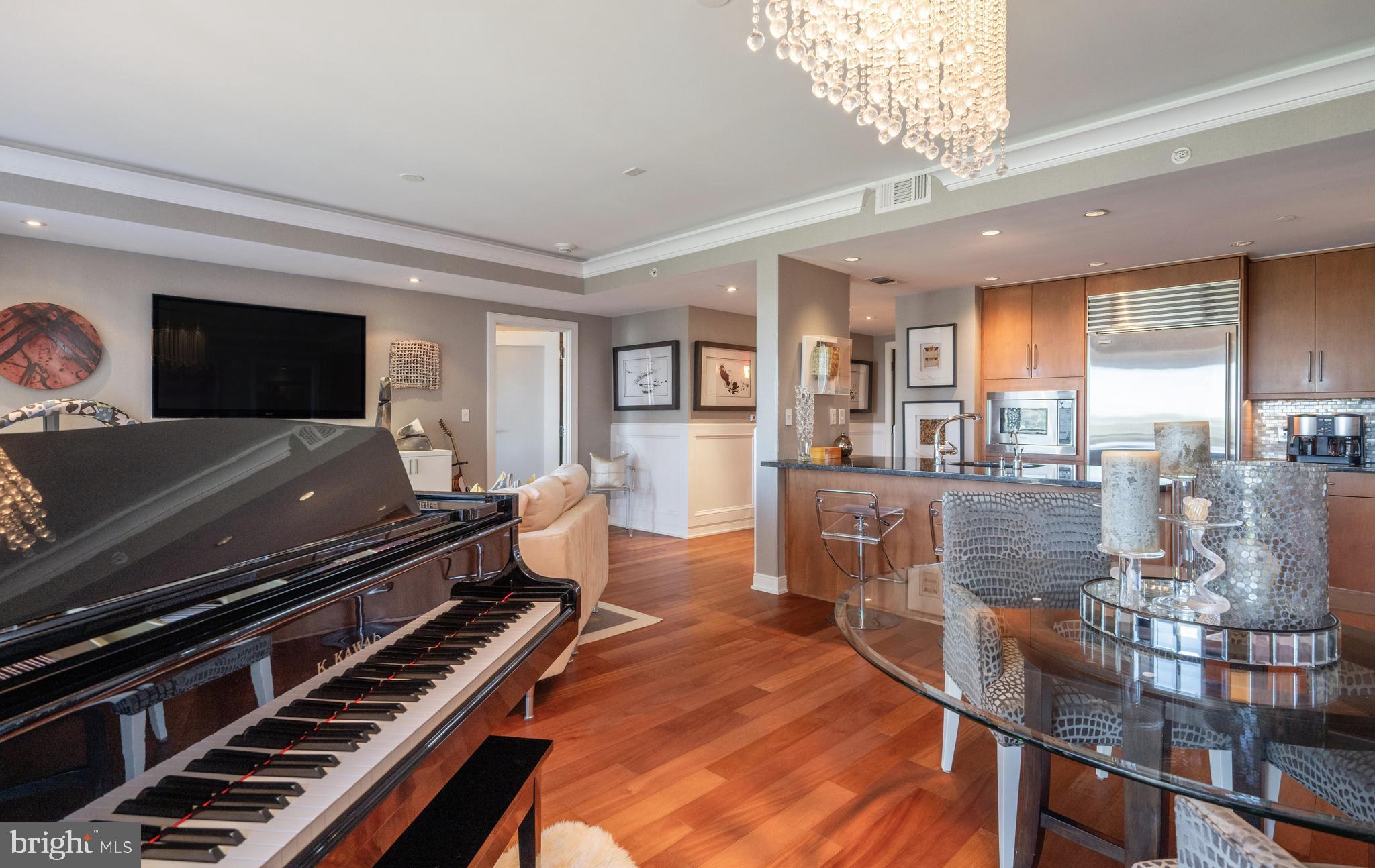 1111 19TH STREET N 2806