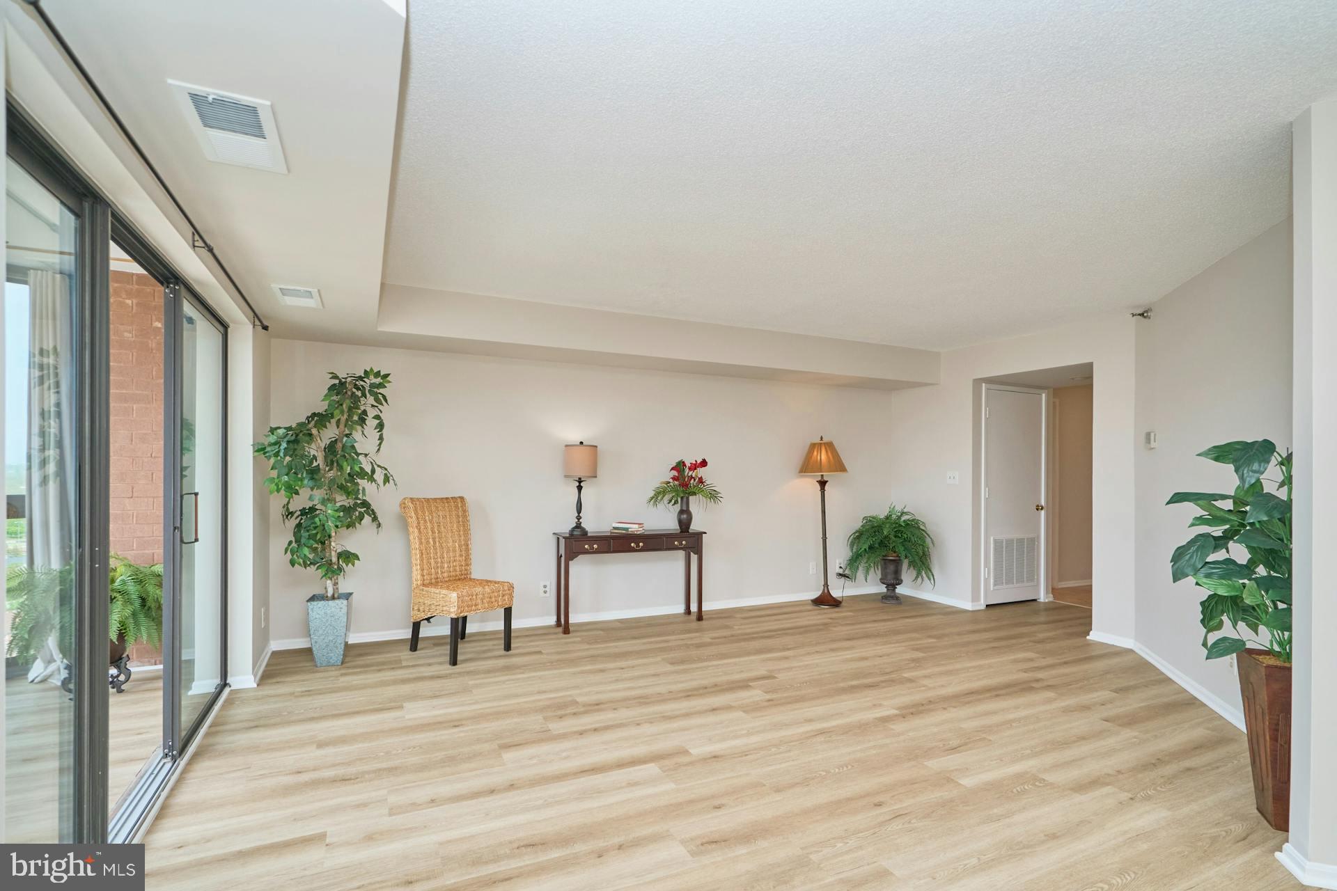 900 N STAFFORD STREET 2125