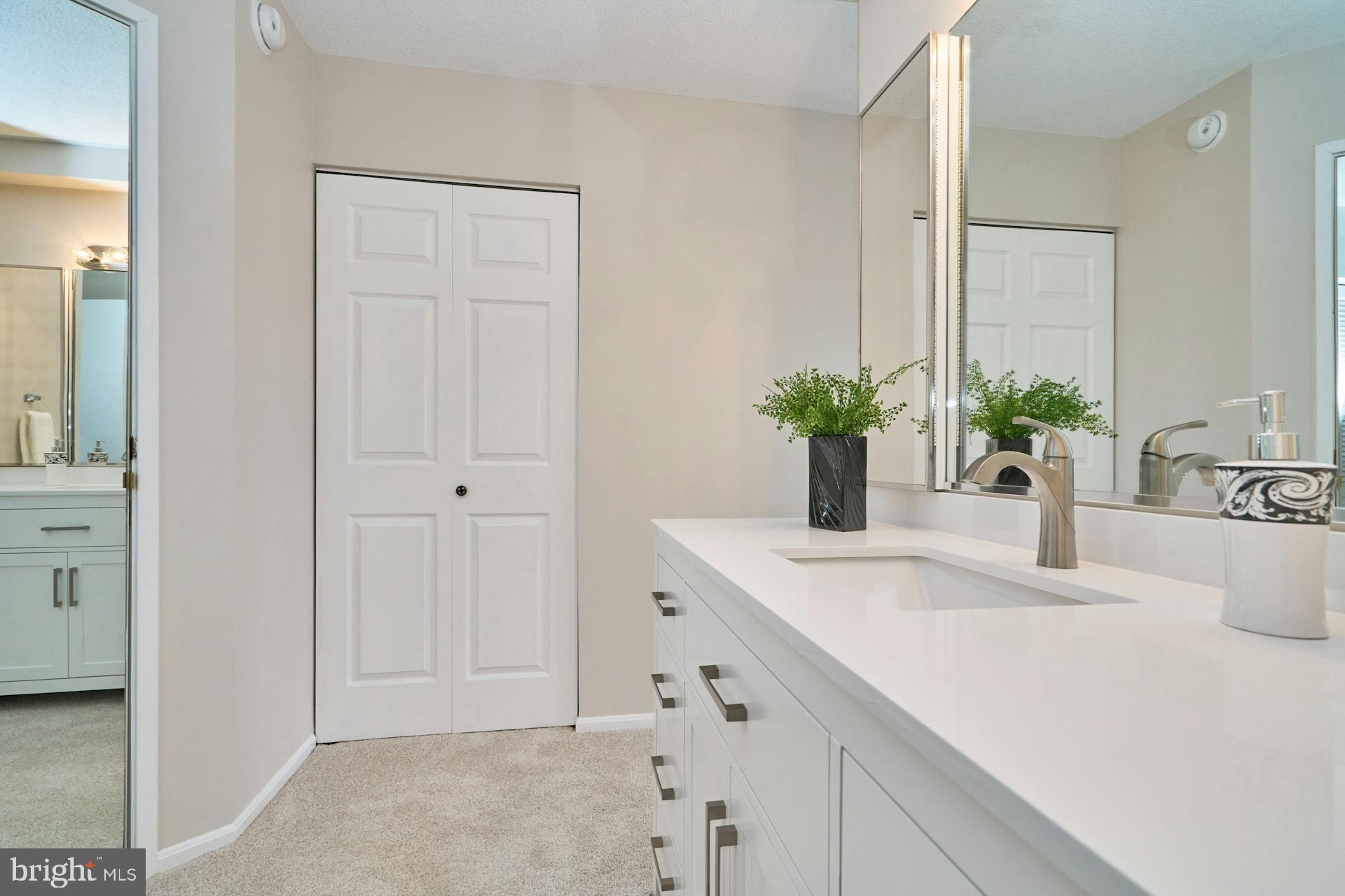 900 N STAFFORD STREET 2125