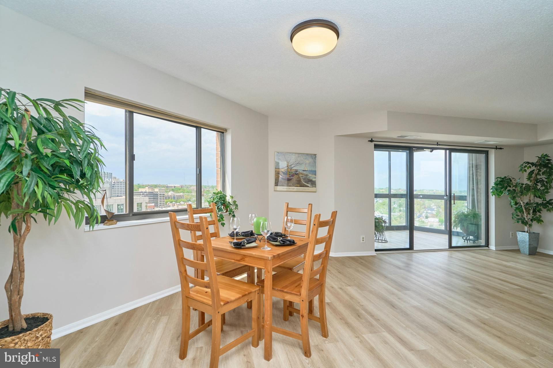 900 N STAFFORD STREET 2125