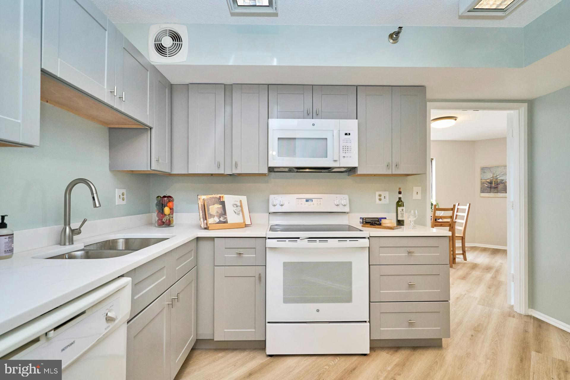 900 N STAFFORD STREET 2125