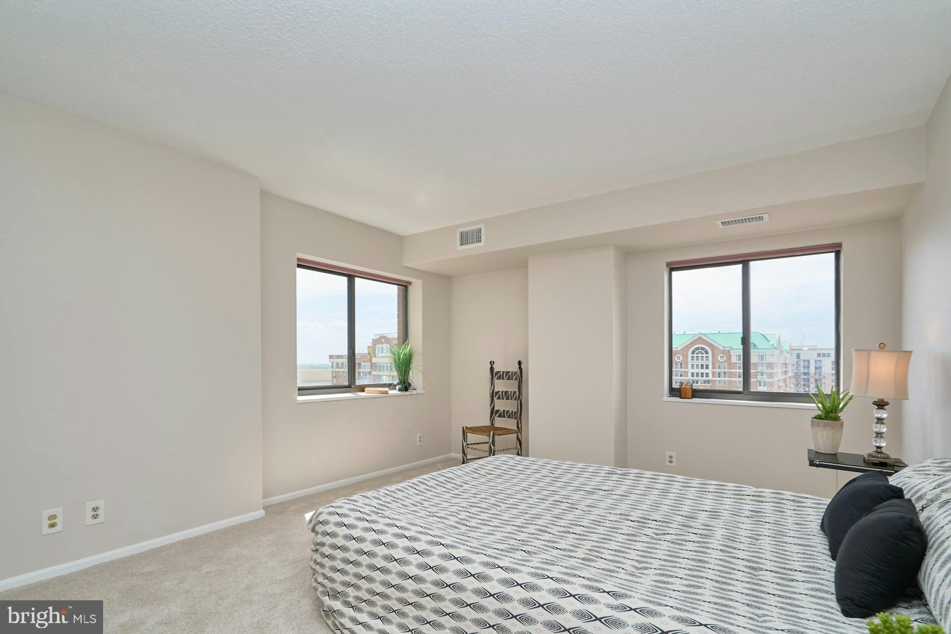 900 N STAFFORD STREET 2125