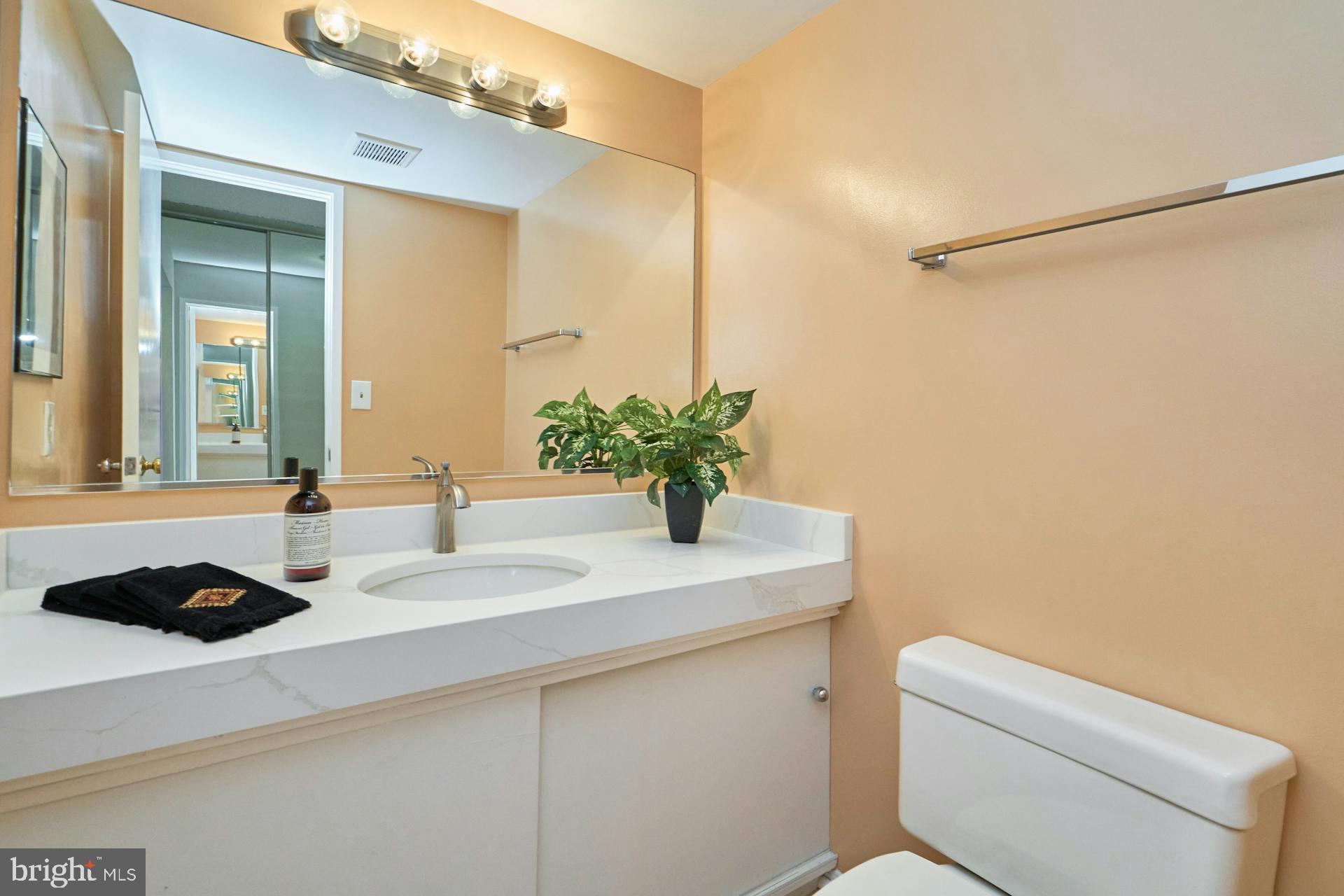 900 N STAFFORD STREET 2125