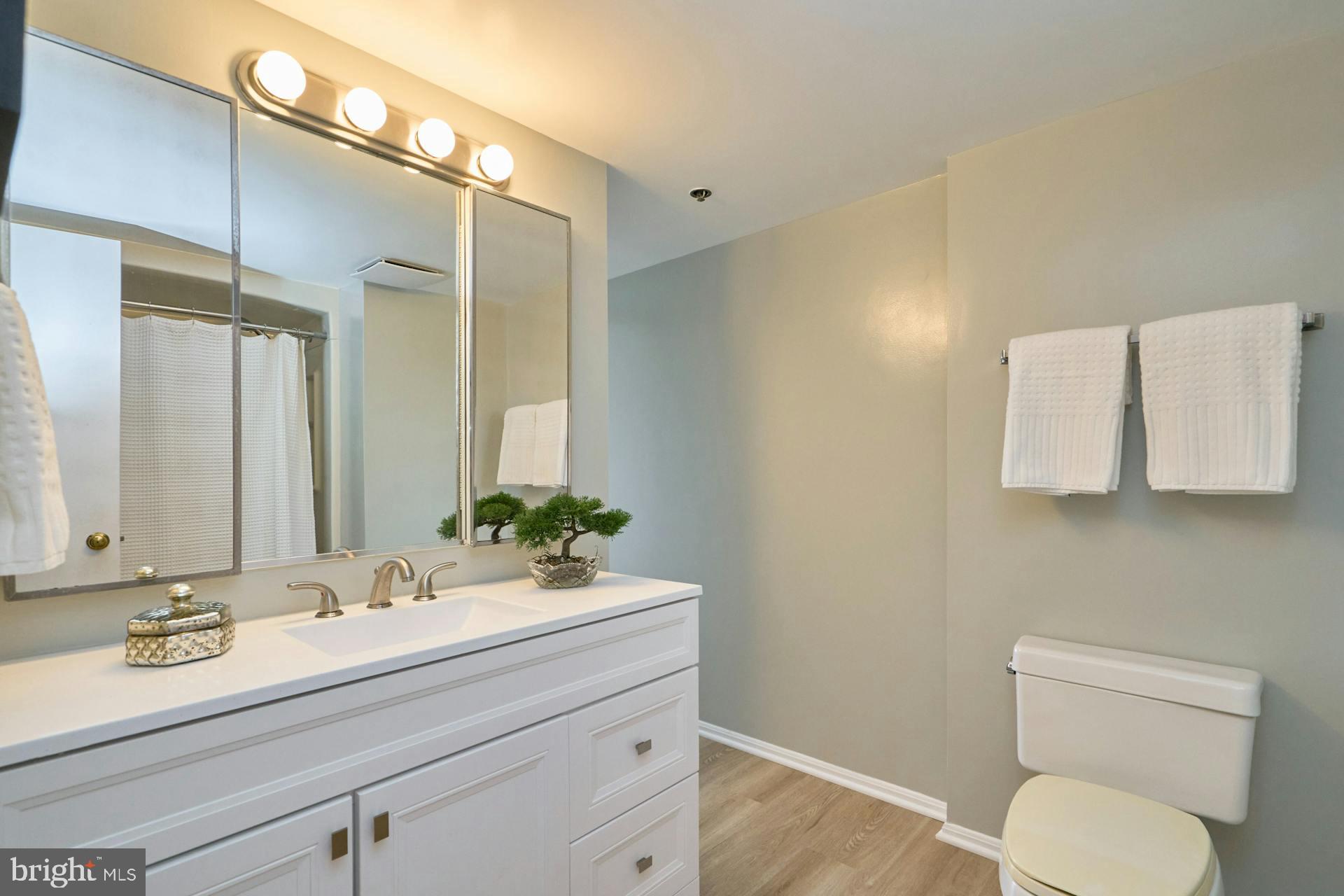 900 N STAFFORD STREET 2125