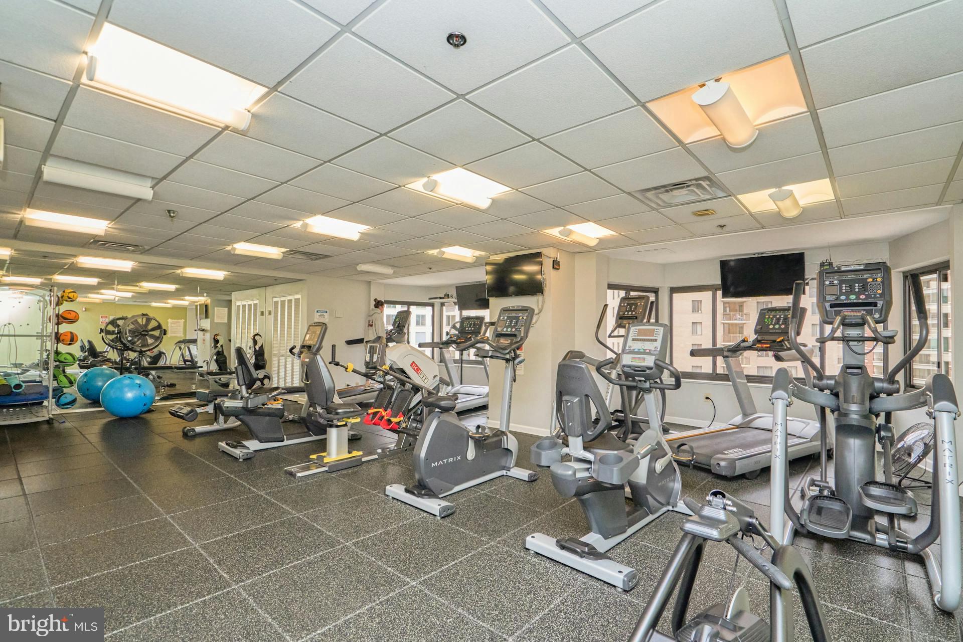 900 N STAFFORD STREET 2125