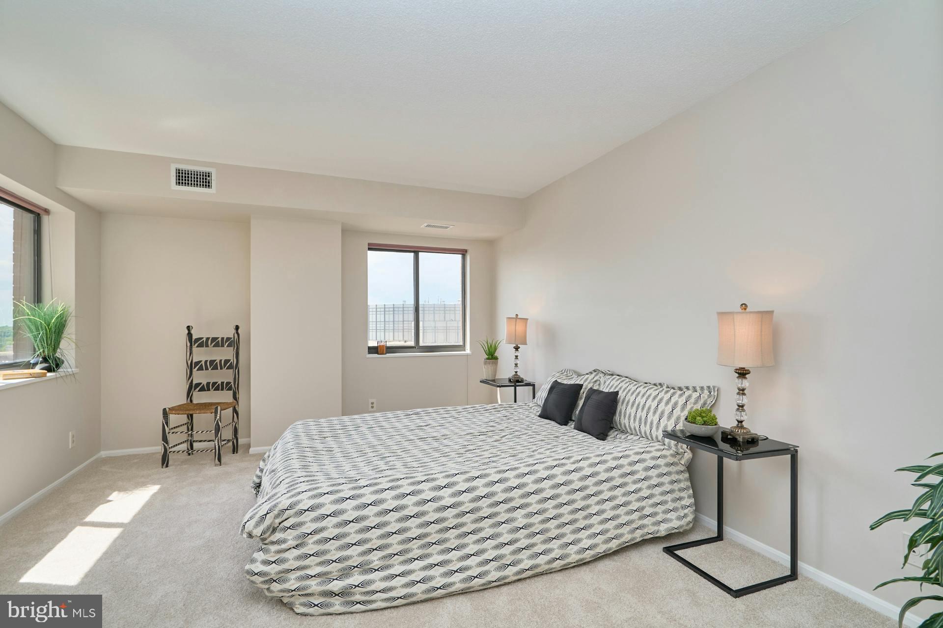 900 N STAFFORD STREET 2125