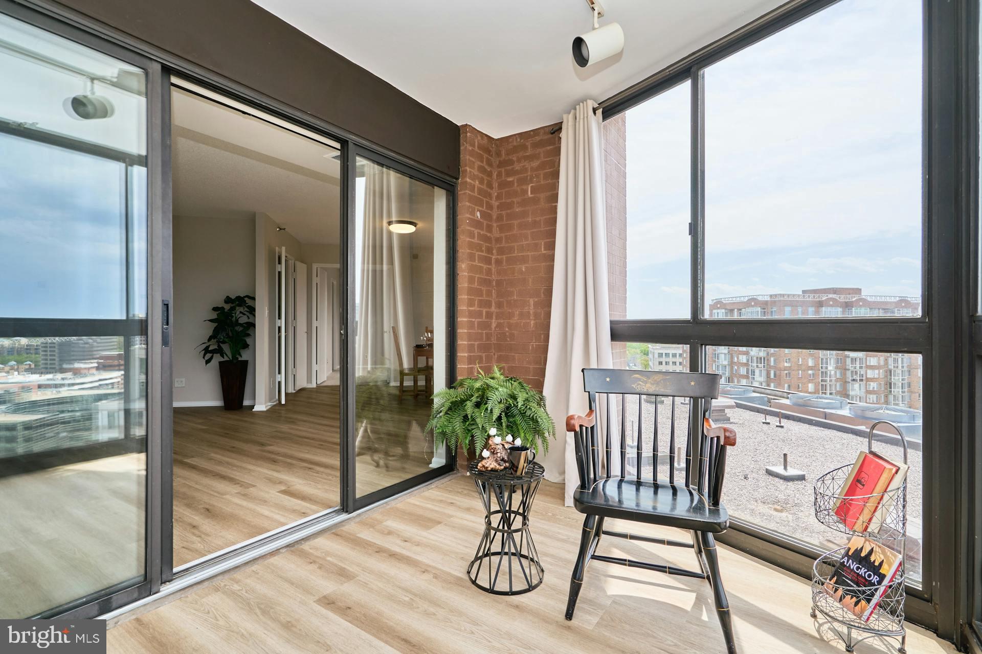 900 N STAFFORD STREET 2125