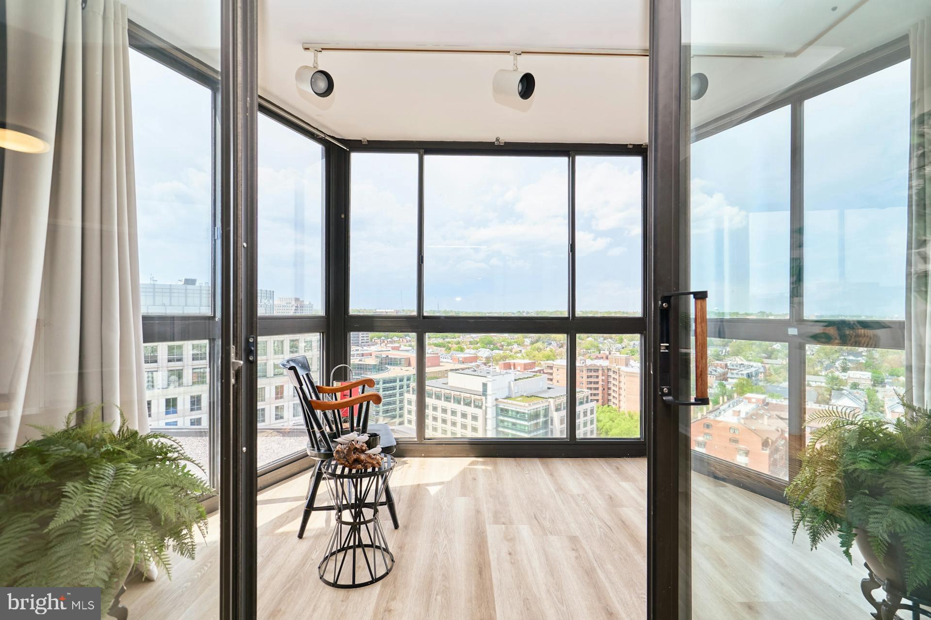 900 N STAFFORD STREET 2125