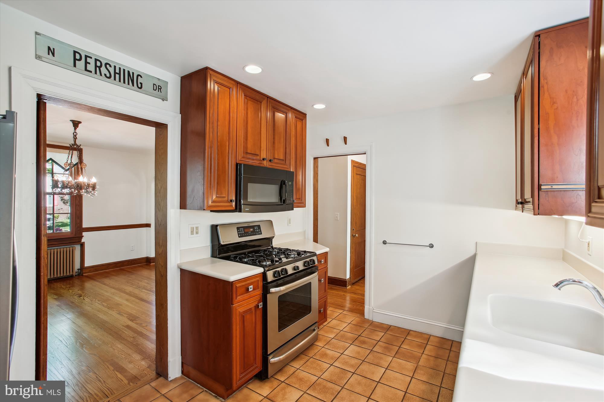 3308 N PERSHING DRIVE