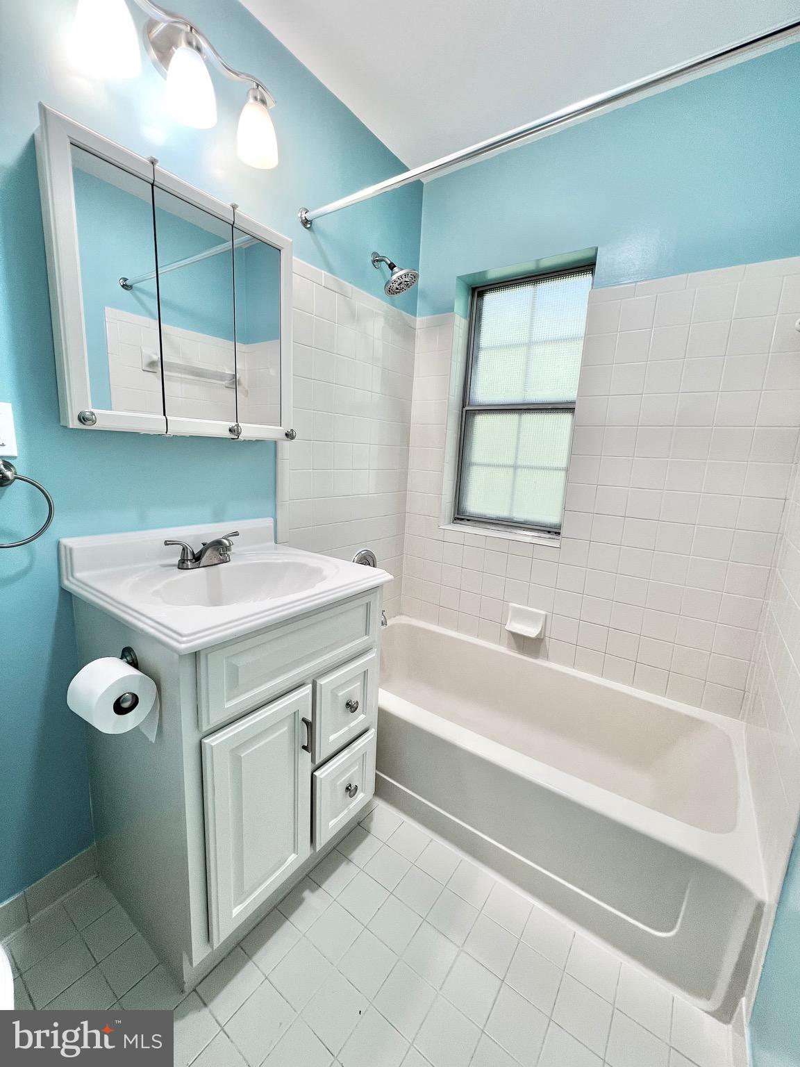 1748 N RHODES STREET 6-321