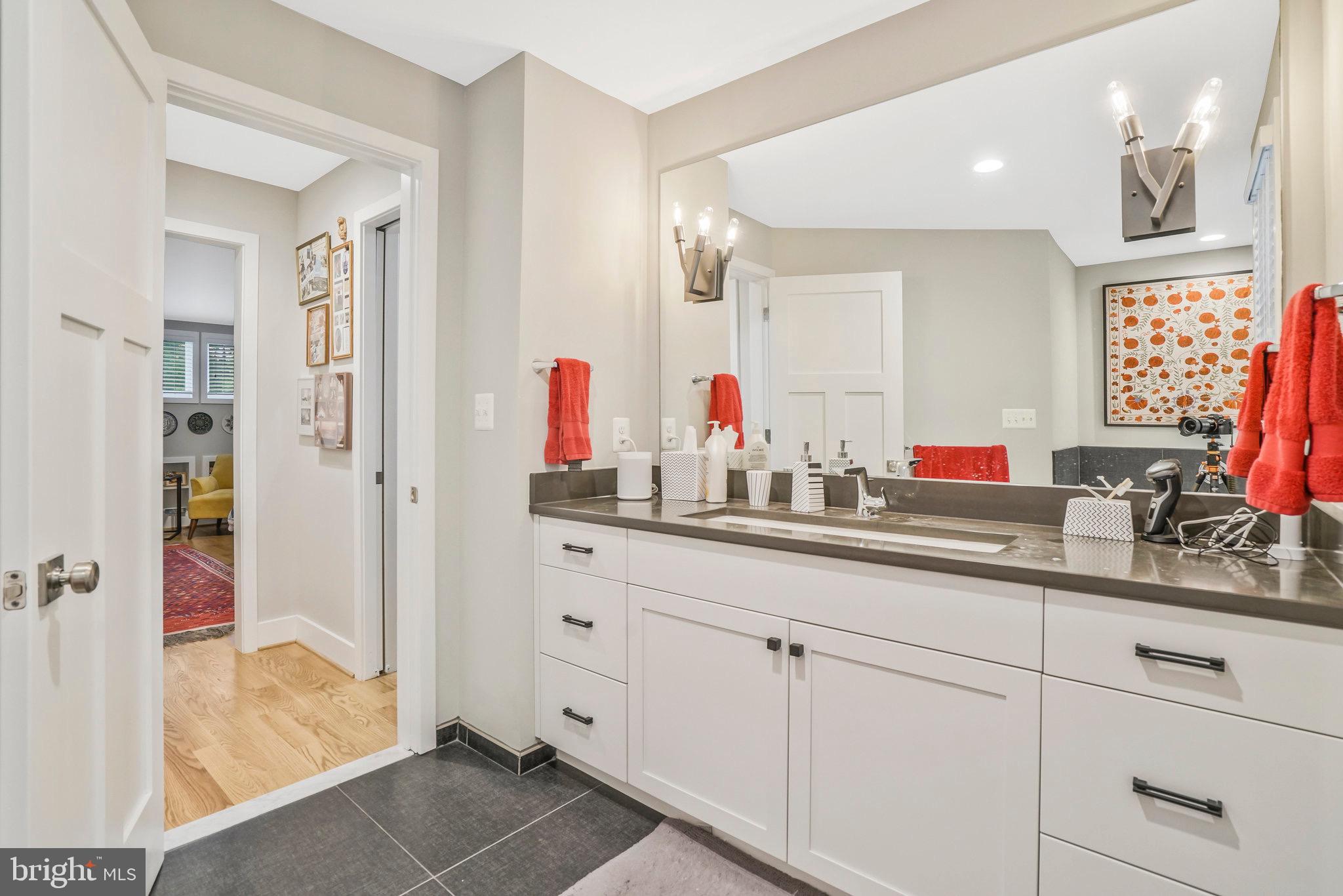 709 N KENMORE STREET